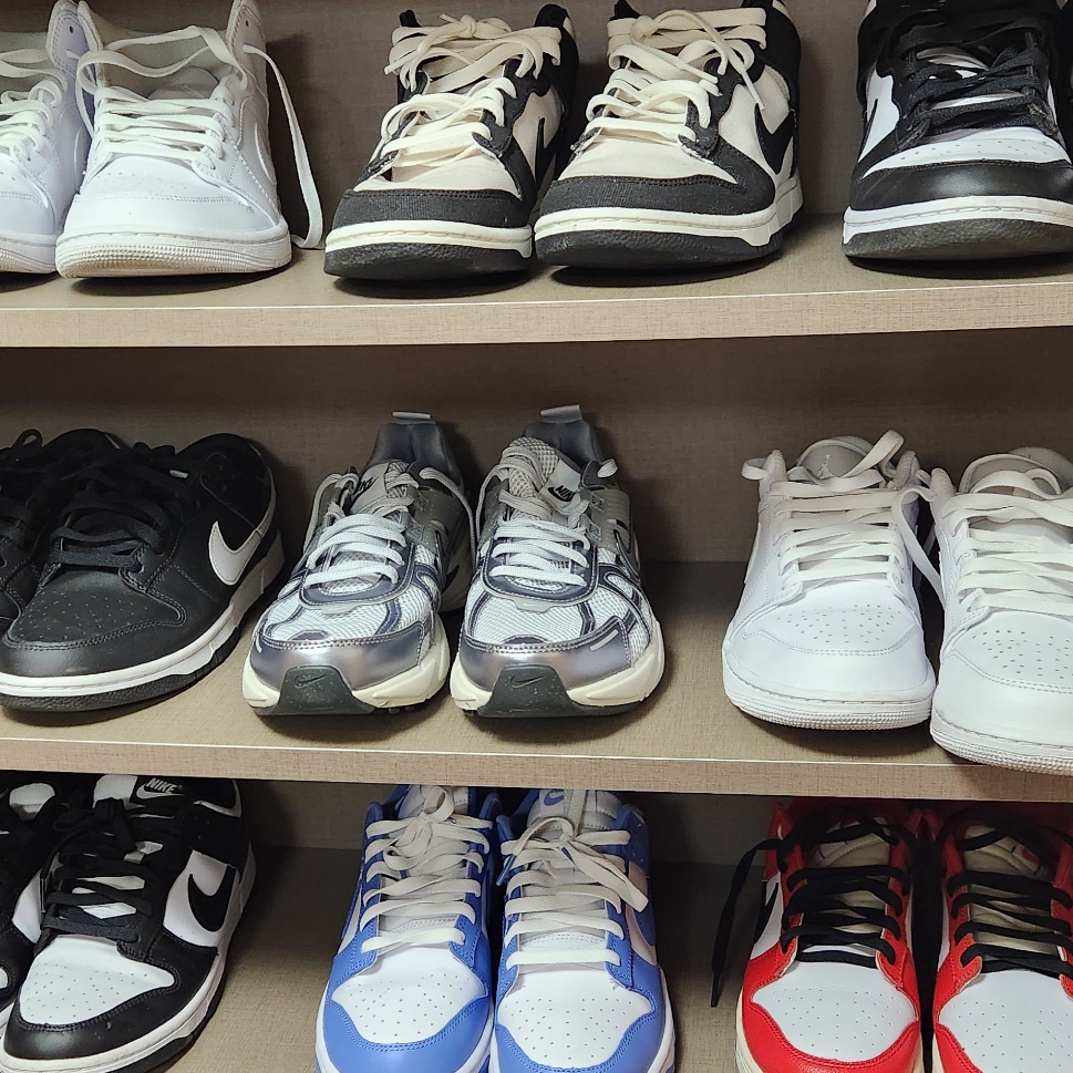 Nike V2K Run Pure Platinum Wolf Grey 착용 스타일