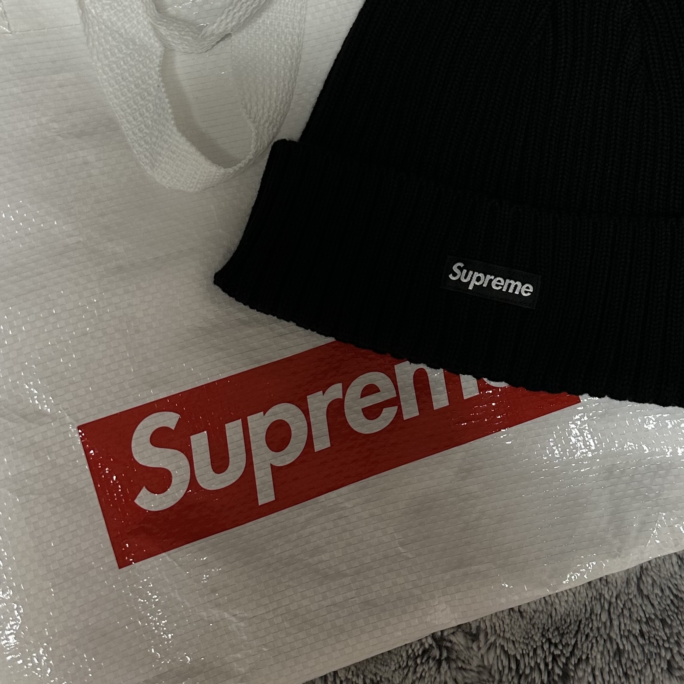 Supreme Overdyed Beanie Black 착용 스타일
