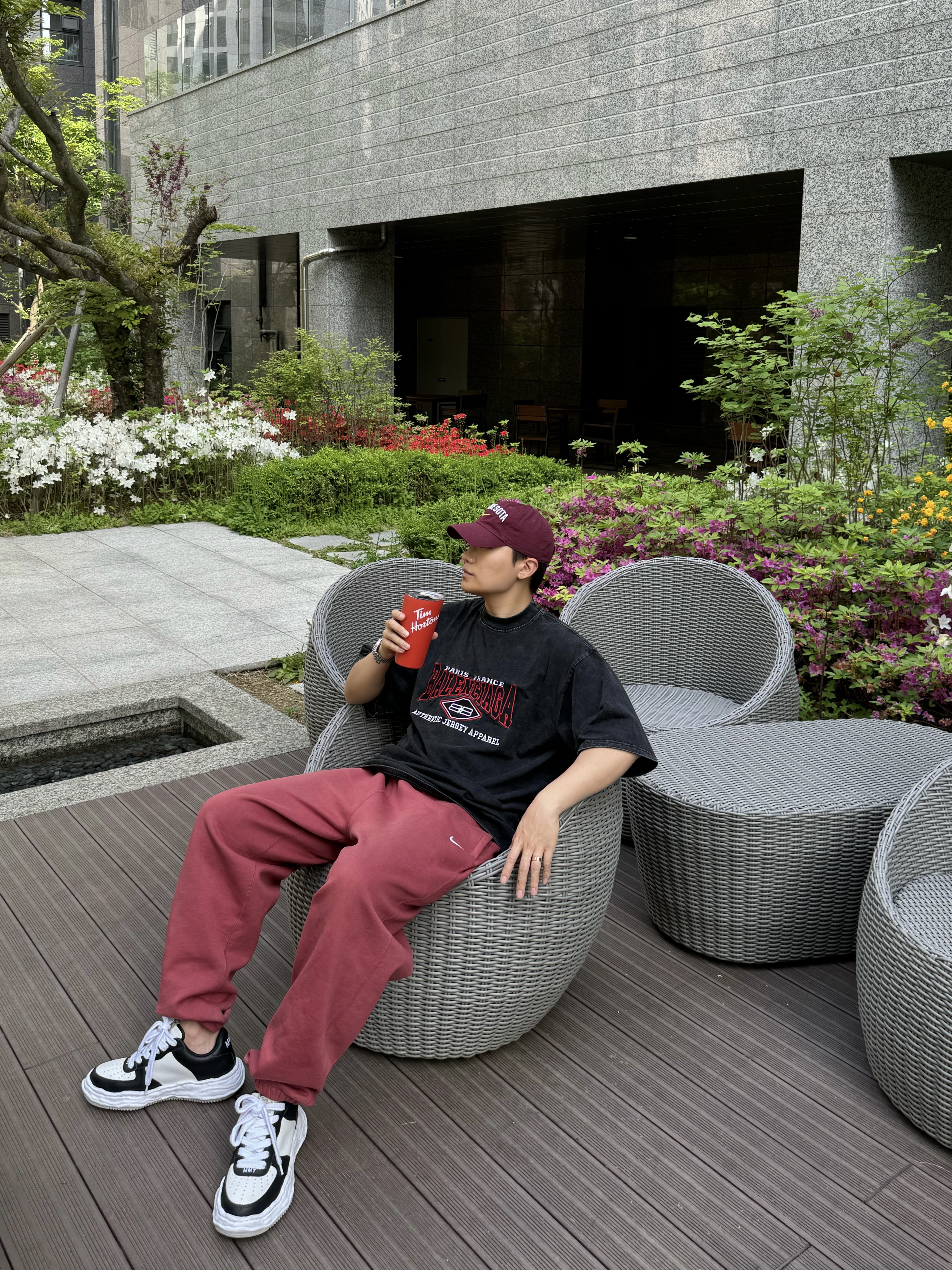 Maison Mihara Yasuhiro Wayne OG Sole Leather Low-top Sneakers Black White 착용 스타일