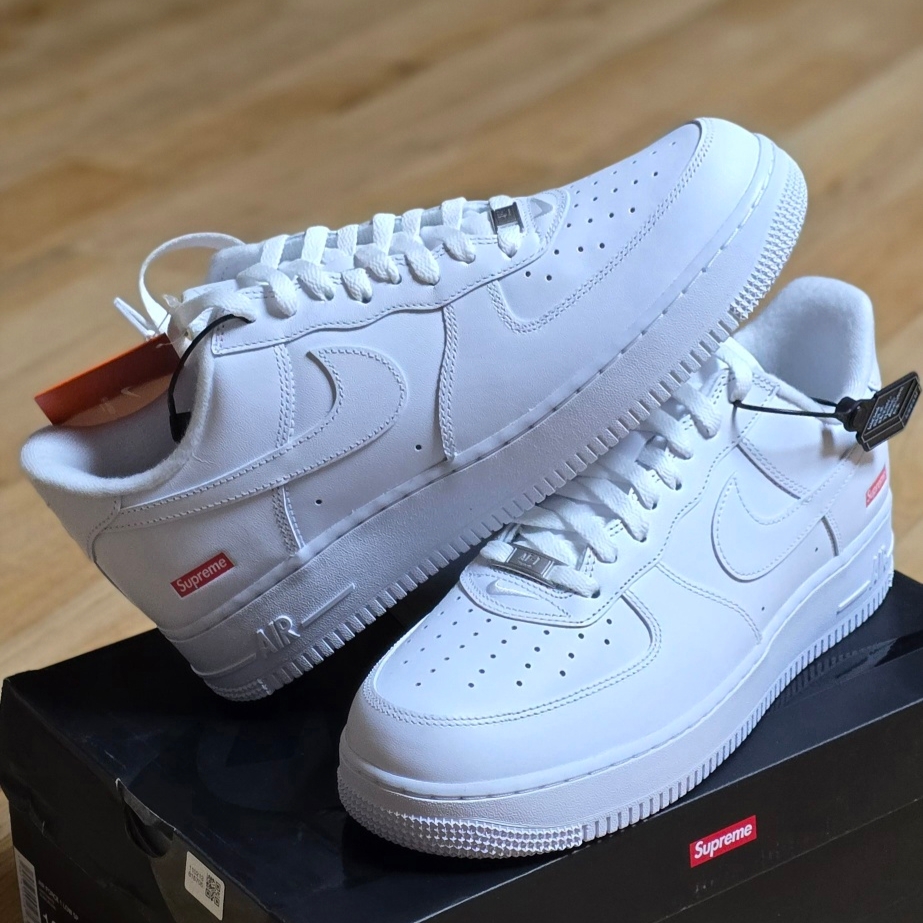 Nike x Supreme Air Force 1 Low White 착용 스타일