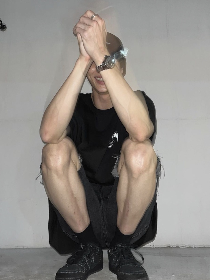 Stussy x Martine Rose Collage Pigment Dyed T-Shirt Black 착용 스타일 - 5