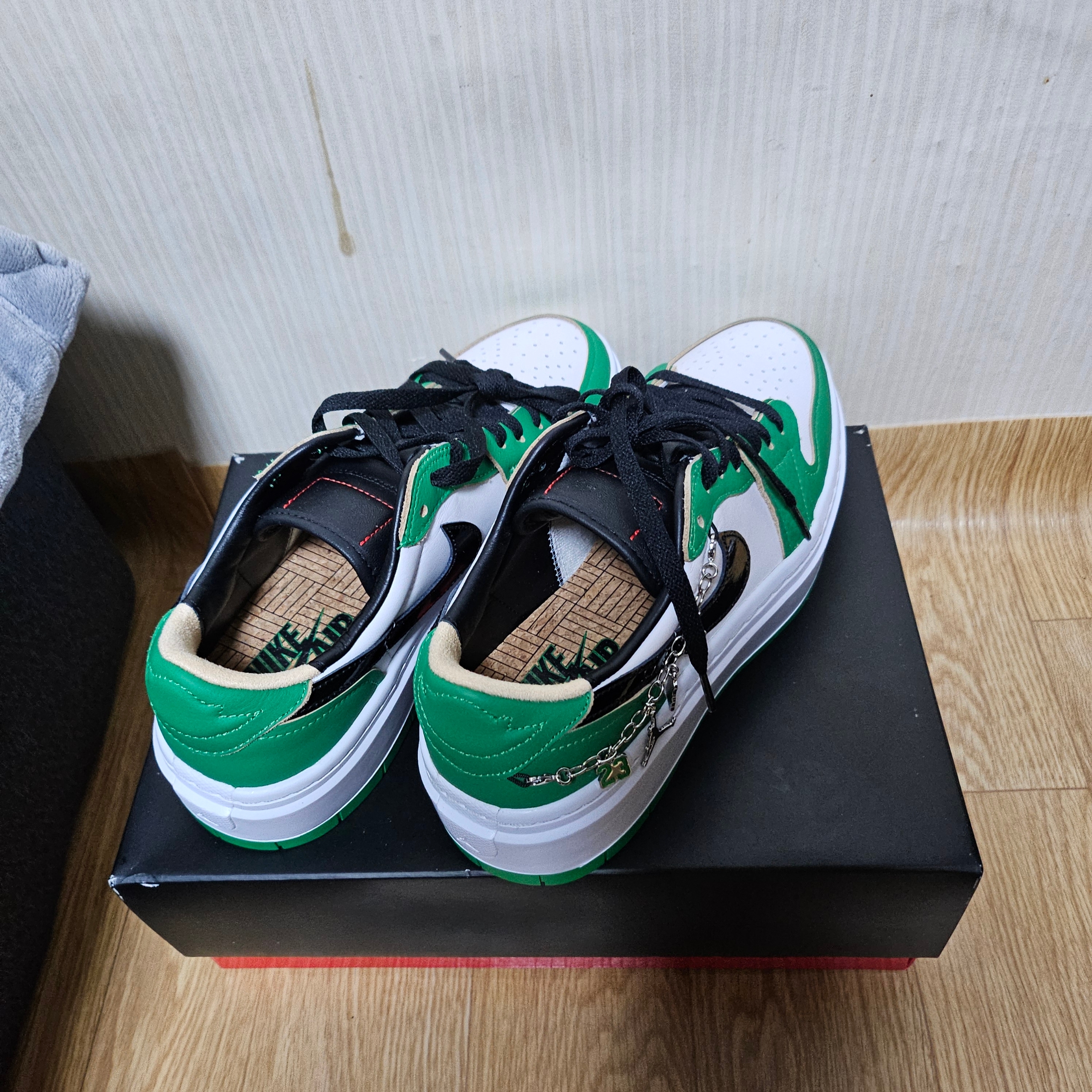 (W) Jordan 1 Elevate Low SE Lucky Green 착용 스타일