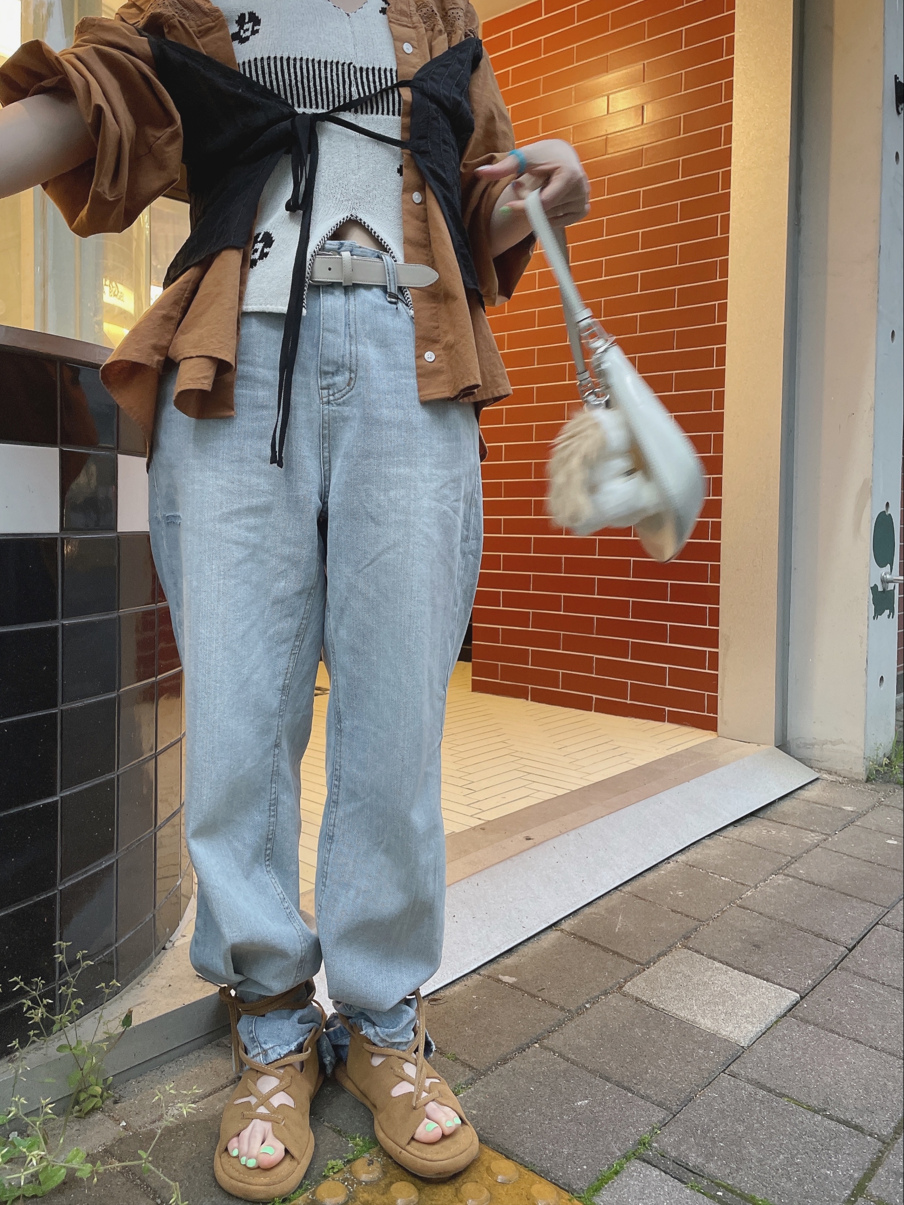 Gentle Monster Aba 02 Silver, Prada Cleo Brushed Leather Shoulder Bag White 착용 스타일 - 4