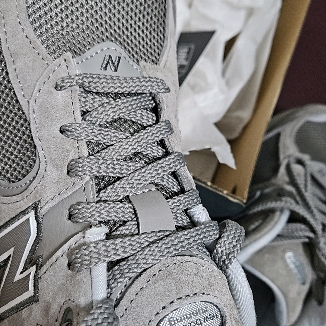 New Balance 2002R Grey 착용 스타일 - 1