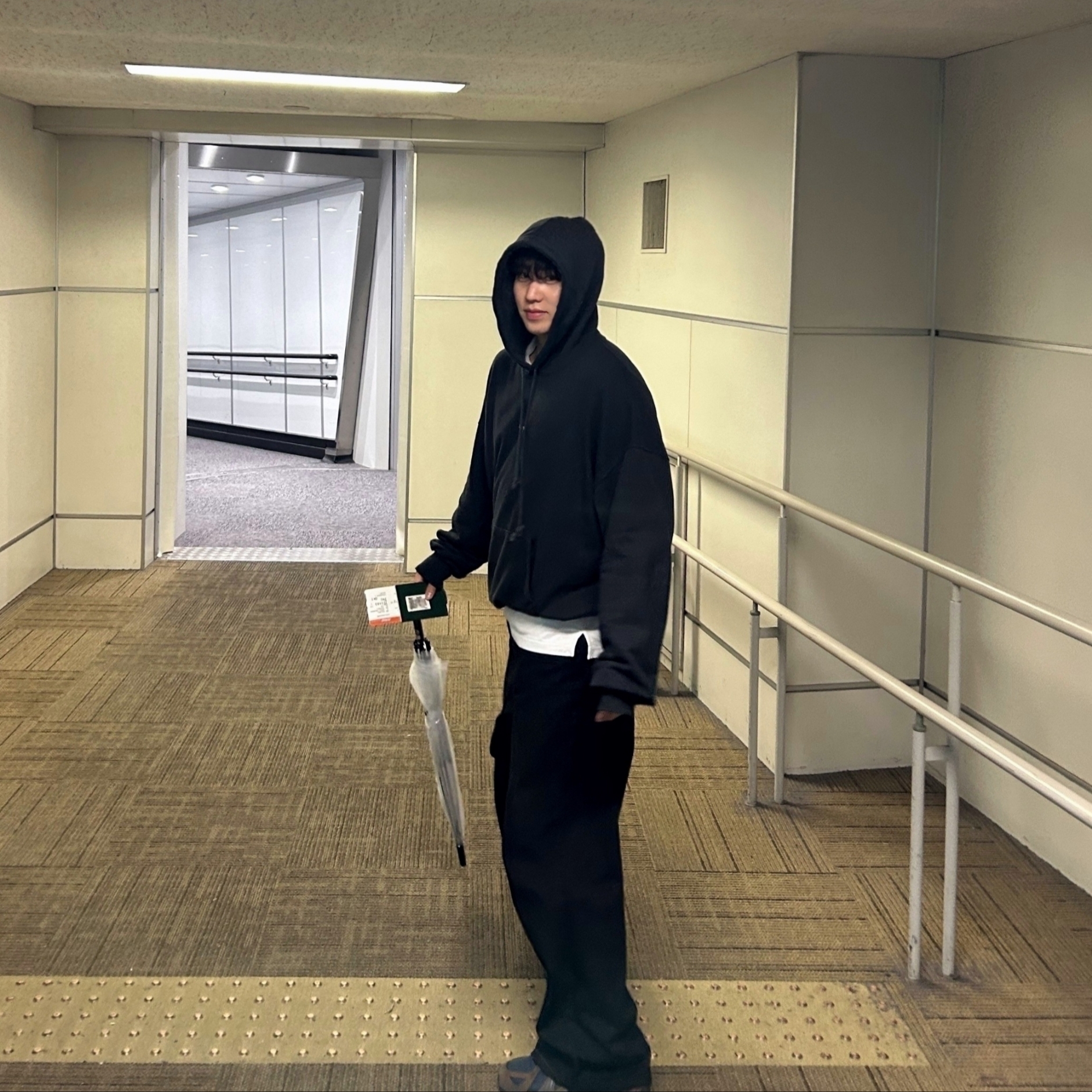 Undermycar Mu.09 Anti Fxxking Logo Play Oversized Hoodie Dark Navy 착용 스타일