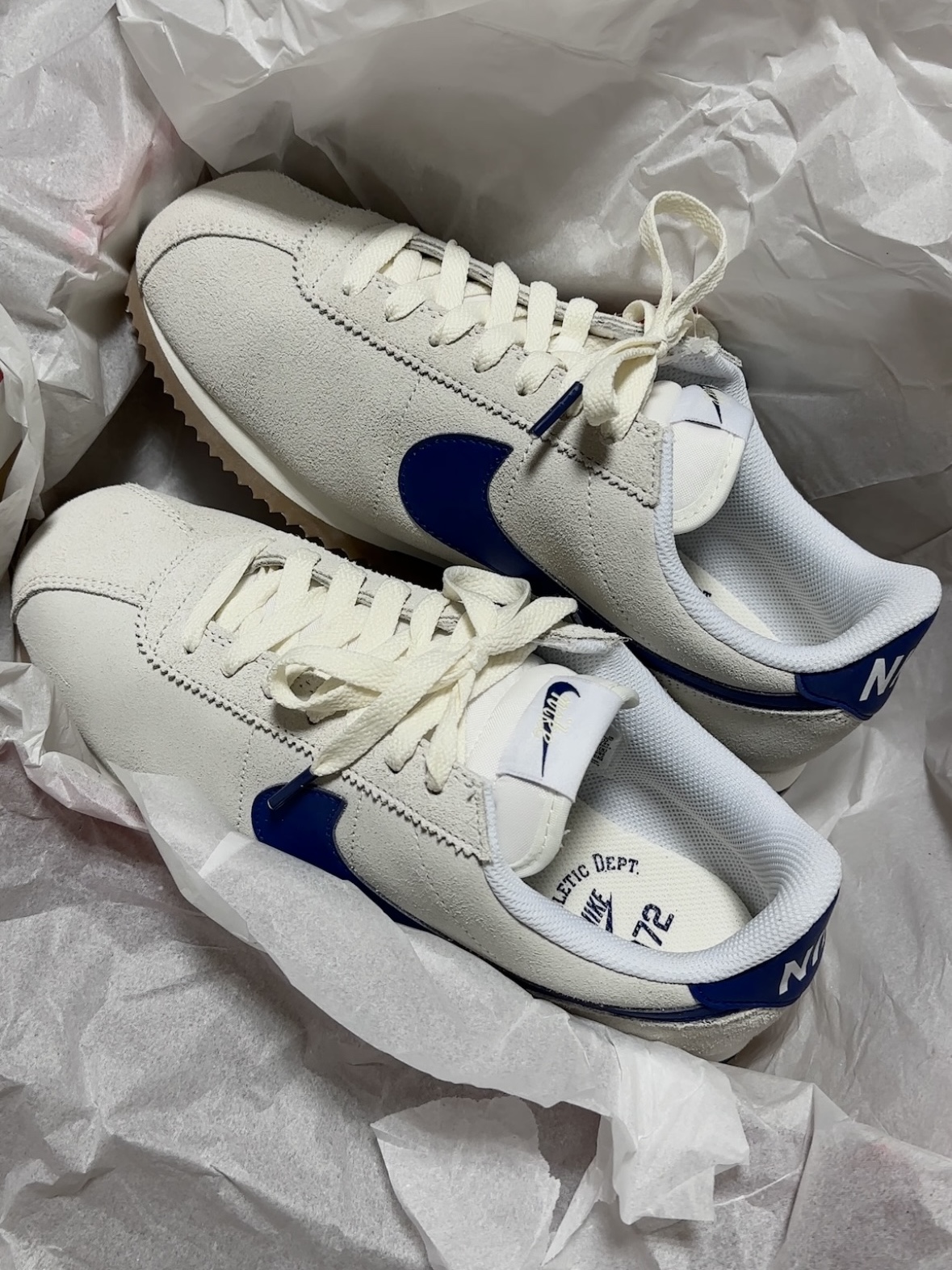 (W) Nike Cortez Athletic Department Pale Ivory Deep Royal Blue 착용 스타일 - 3