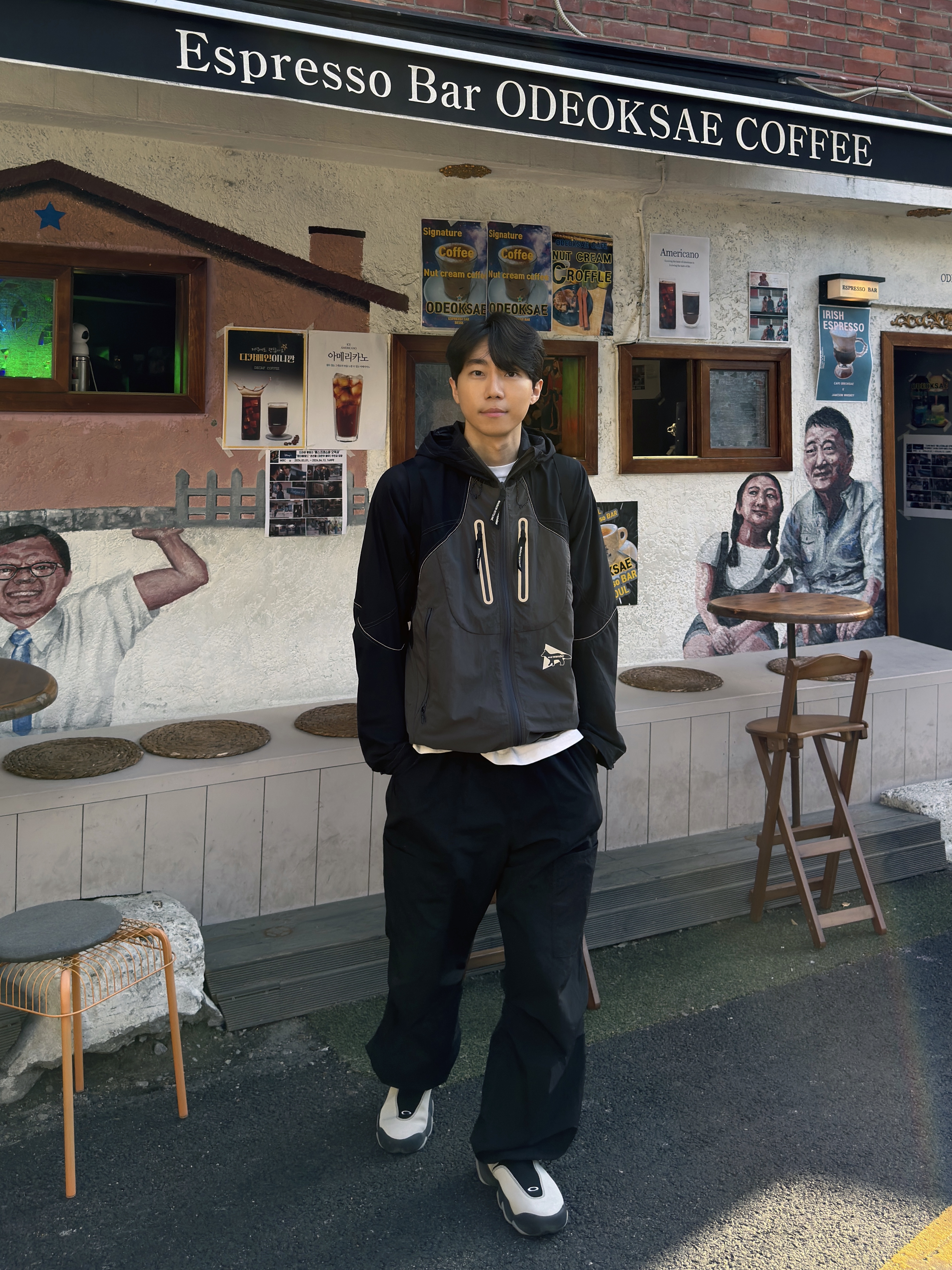 Maison Kitsune x And Wander Hiking Set Up Hoodie Grey Blue Color Block, Oakley Factory Team x Brain Dead Flesh White Birch 착용 스타일 - 3