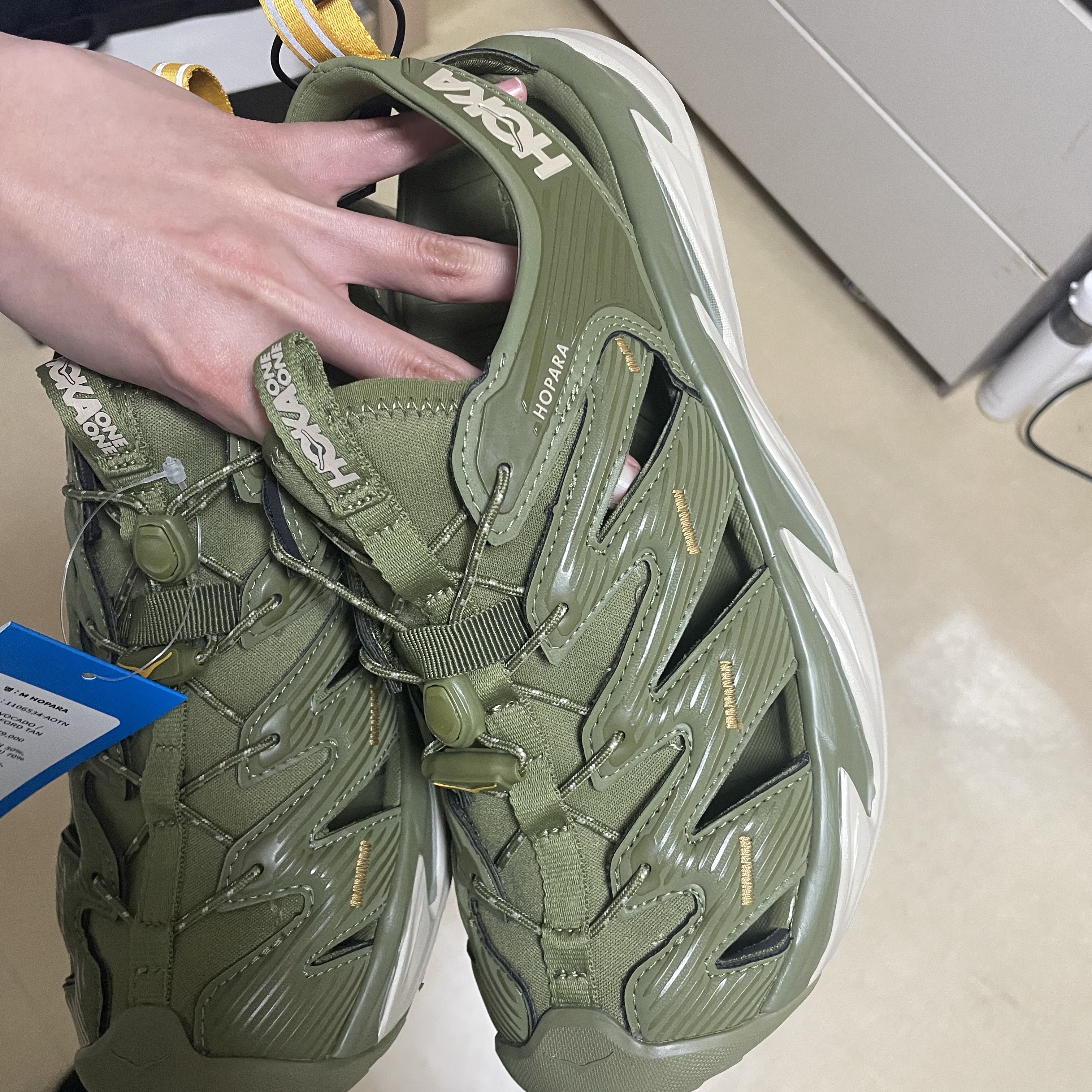 Hoka Hopara Avocado Oxford Tan 착용 스타일 - 1