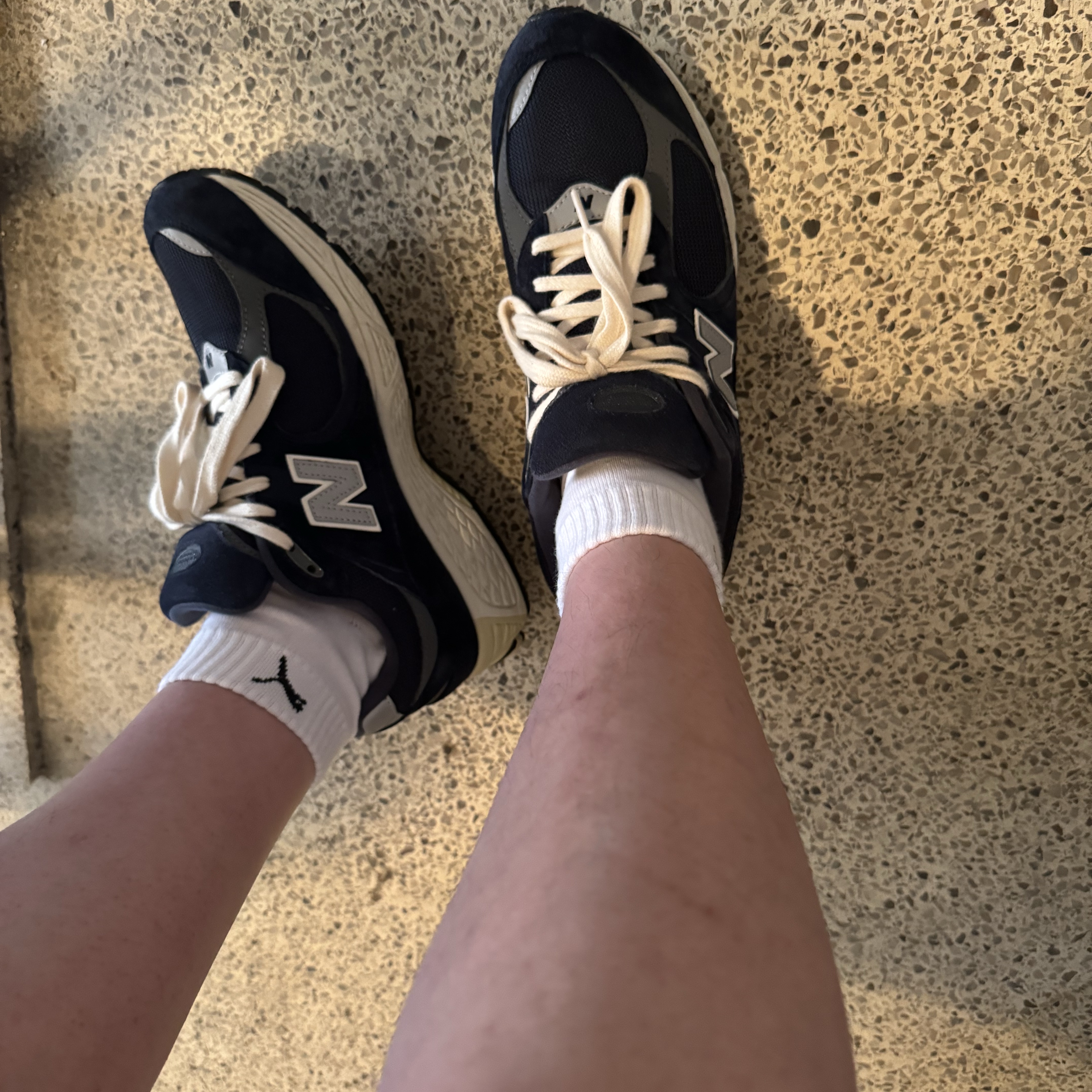 New Balance 2002R Eclipse Castlerock 착용 스타일