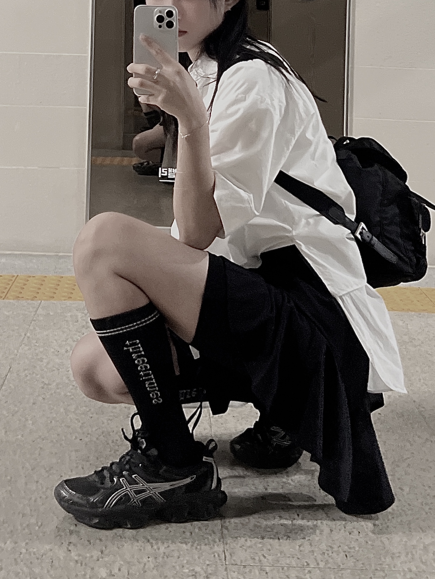 Asics Gel-Quantum Kinetic Graphite Grey Black, Prada Re-Nylon Small Backpack Black 착용 스타일 - 1