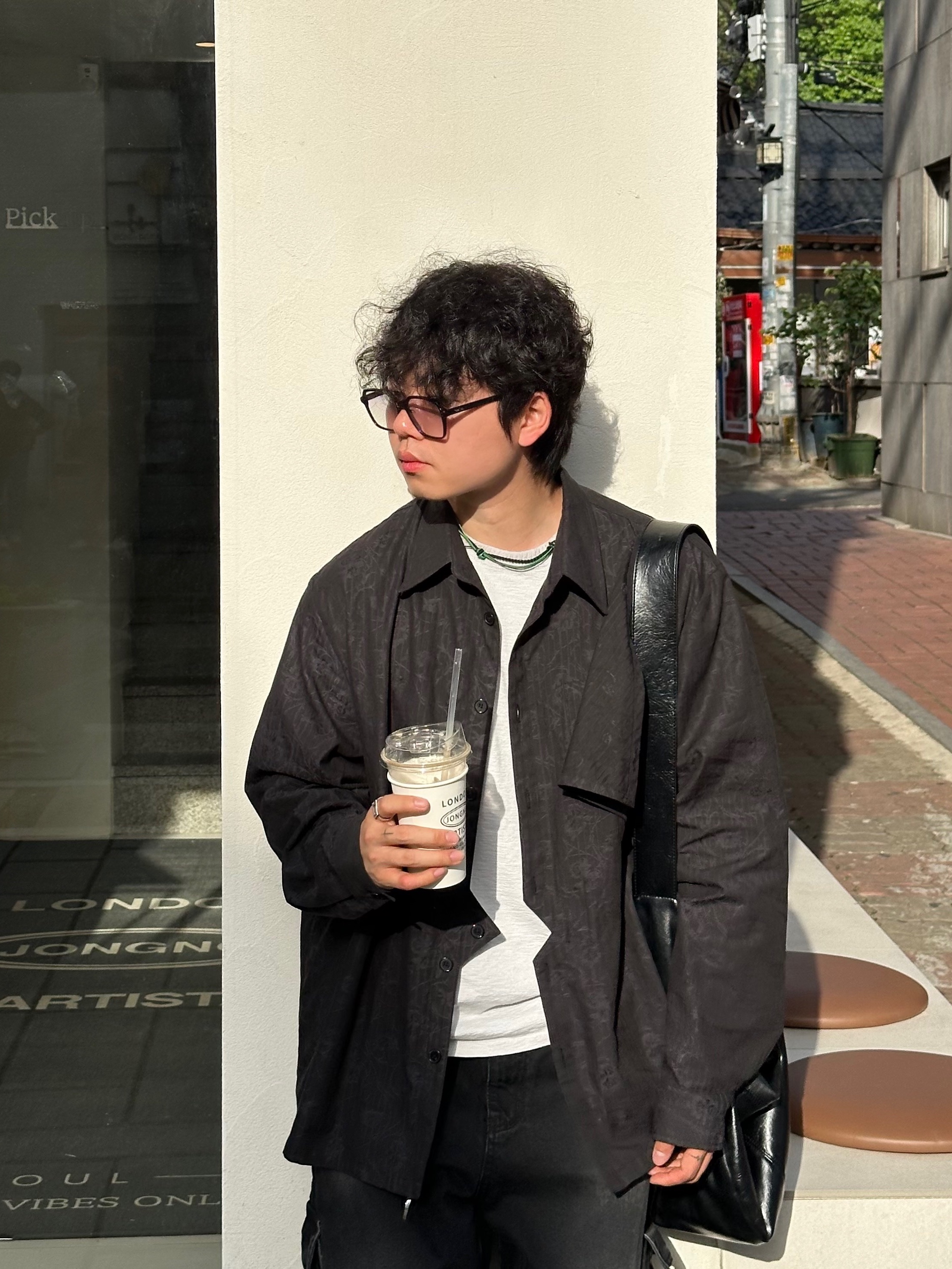 발렌시아가 3XL 스니커즈 그레이 화이트 레드, 젠틀 몬스터 모나코 01 블랙 착용 스타일 - 5