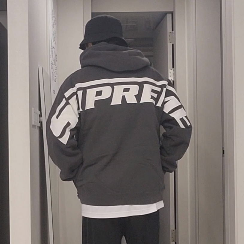 Supreme Wrapped Half Zip Hooded Sweatshirt Washed Black - 24SS 착용 스타일 - 2