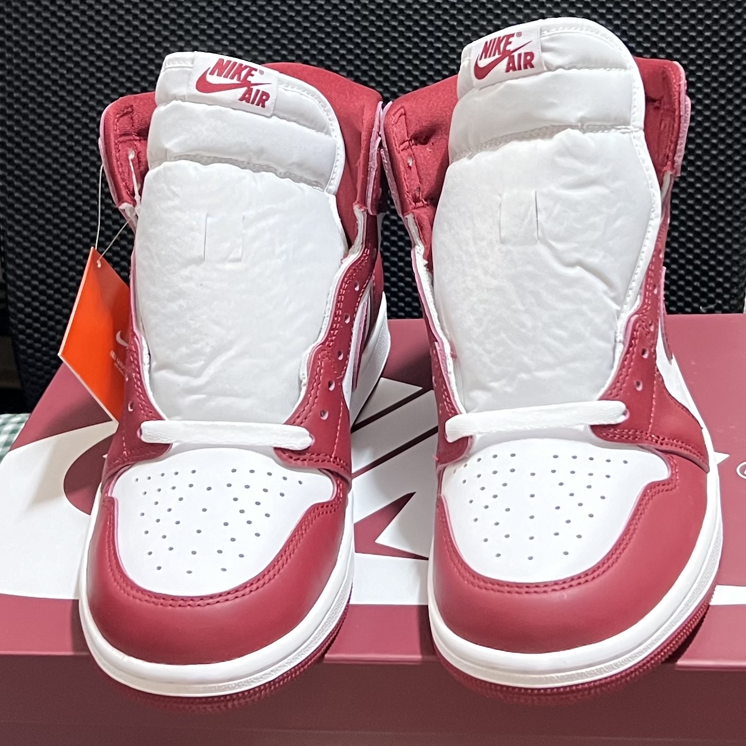 Jordan 1 Retro High OG Artisanal Red 착용 스타일