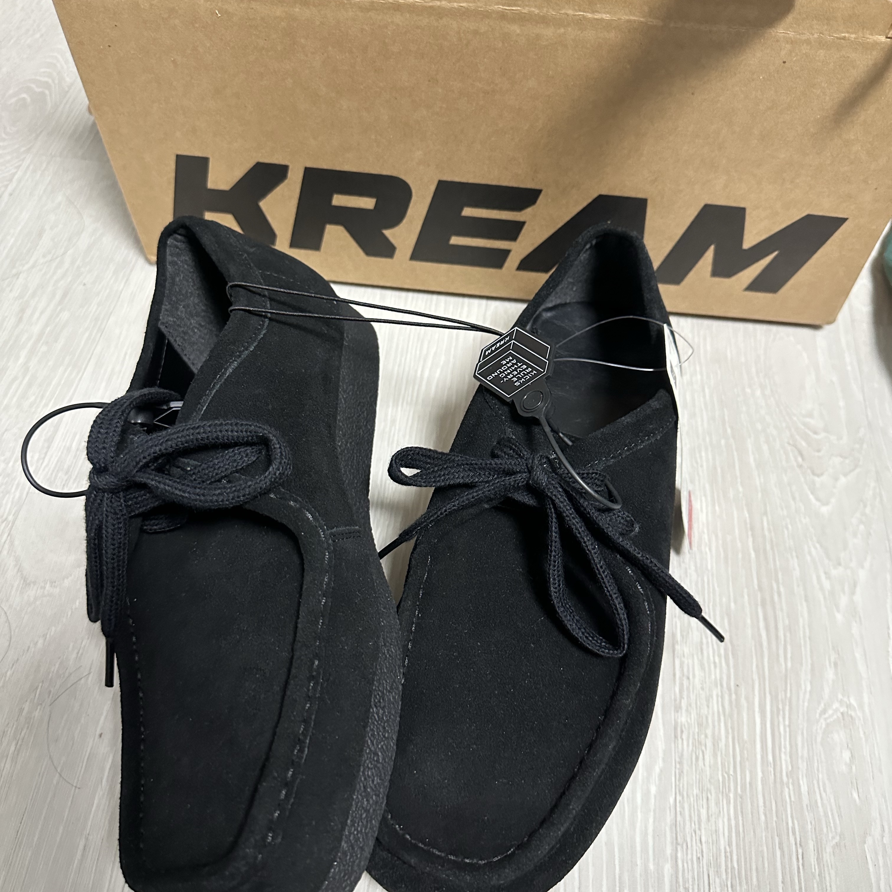 GU Real Leather Moccasin Shoes Black 착용 스타일