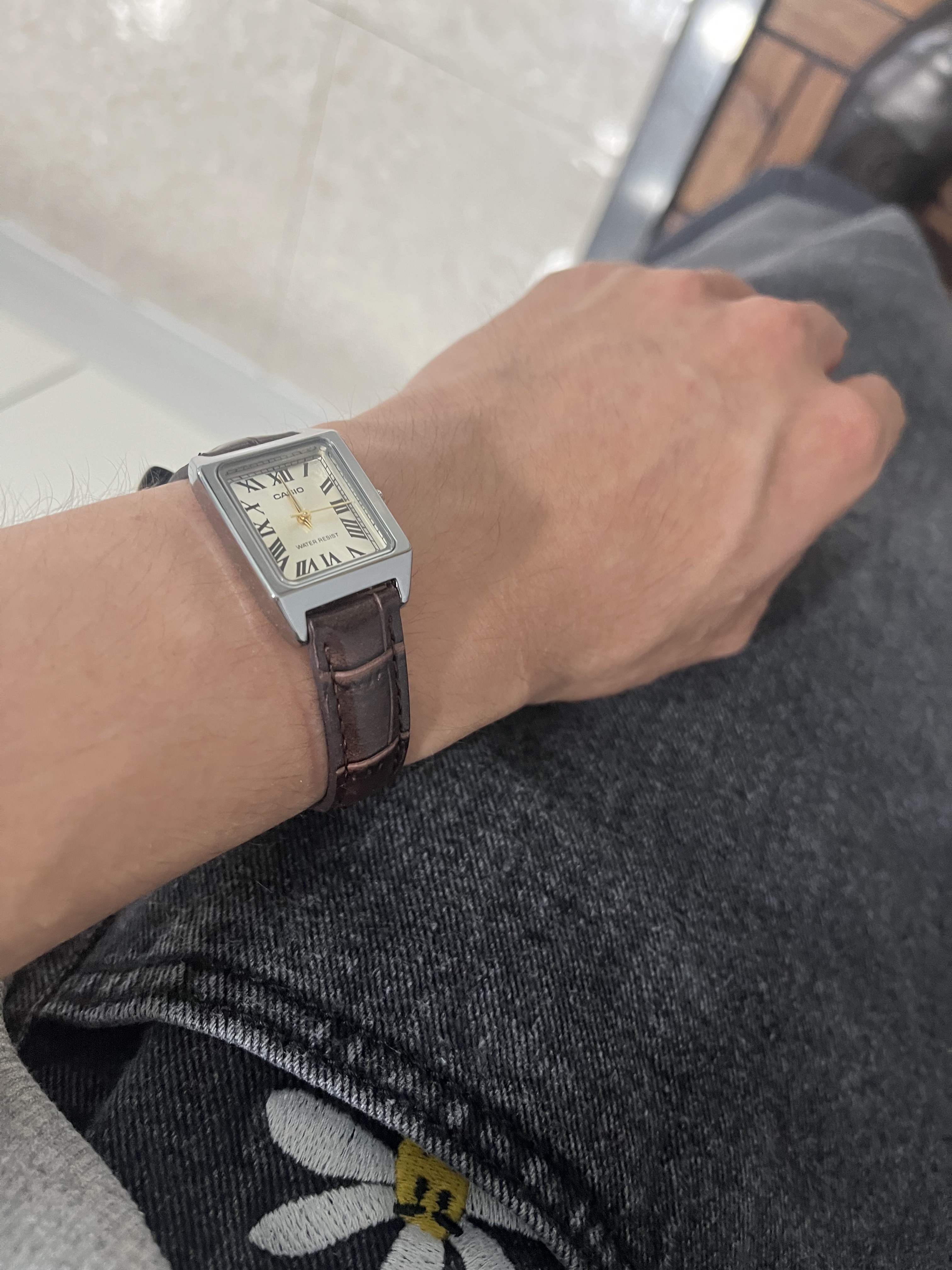 Casio LTP-V007L-9B 착용 스타일