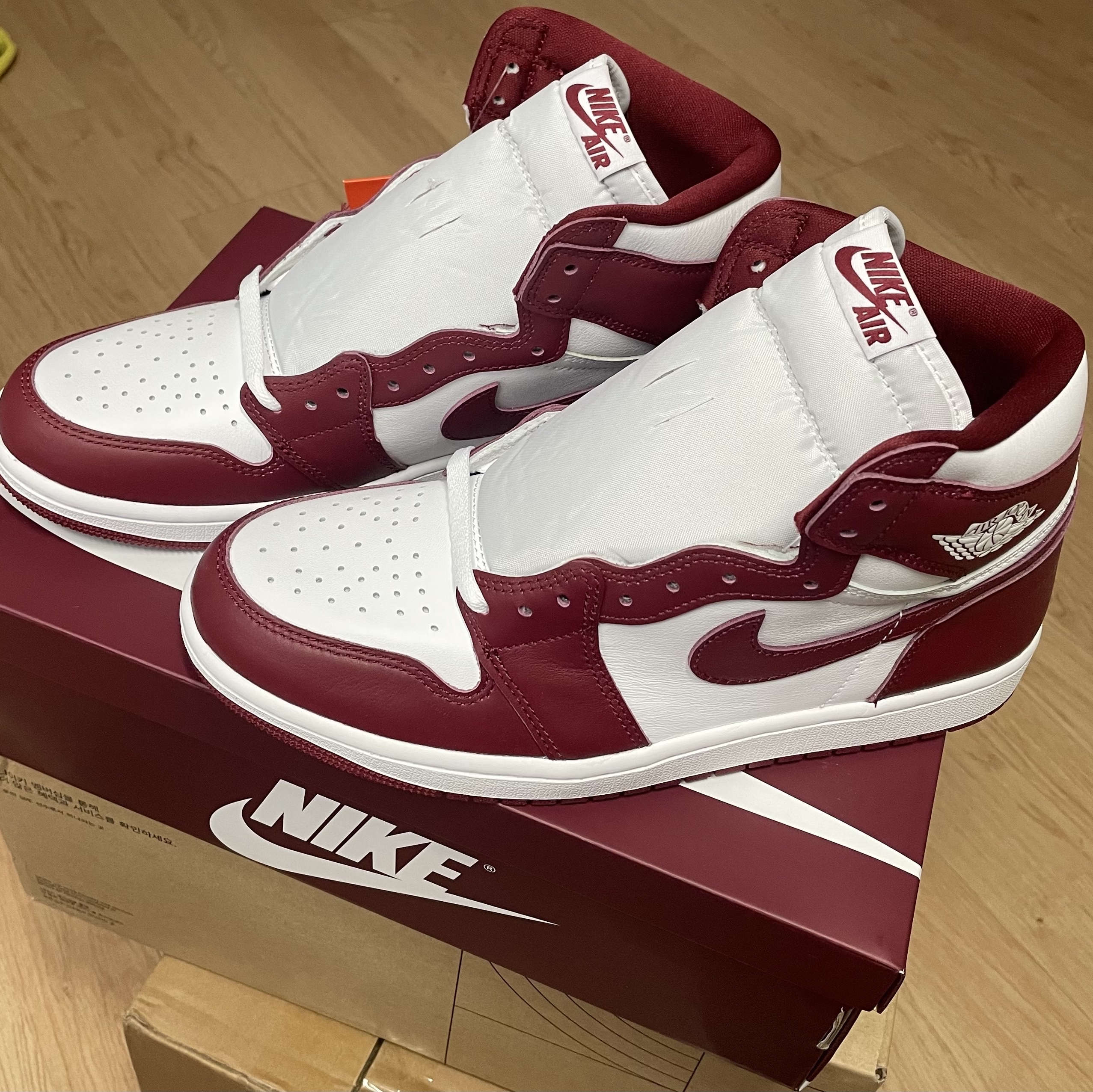 Jordan 1 Retro High OG Artisanal Red 착용 스타일