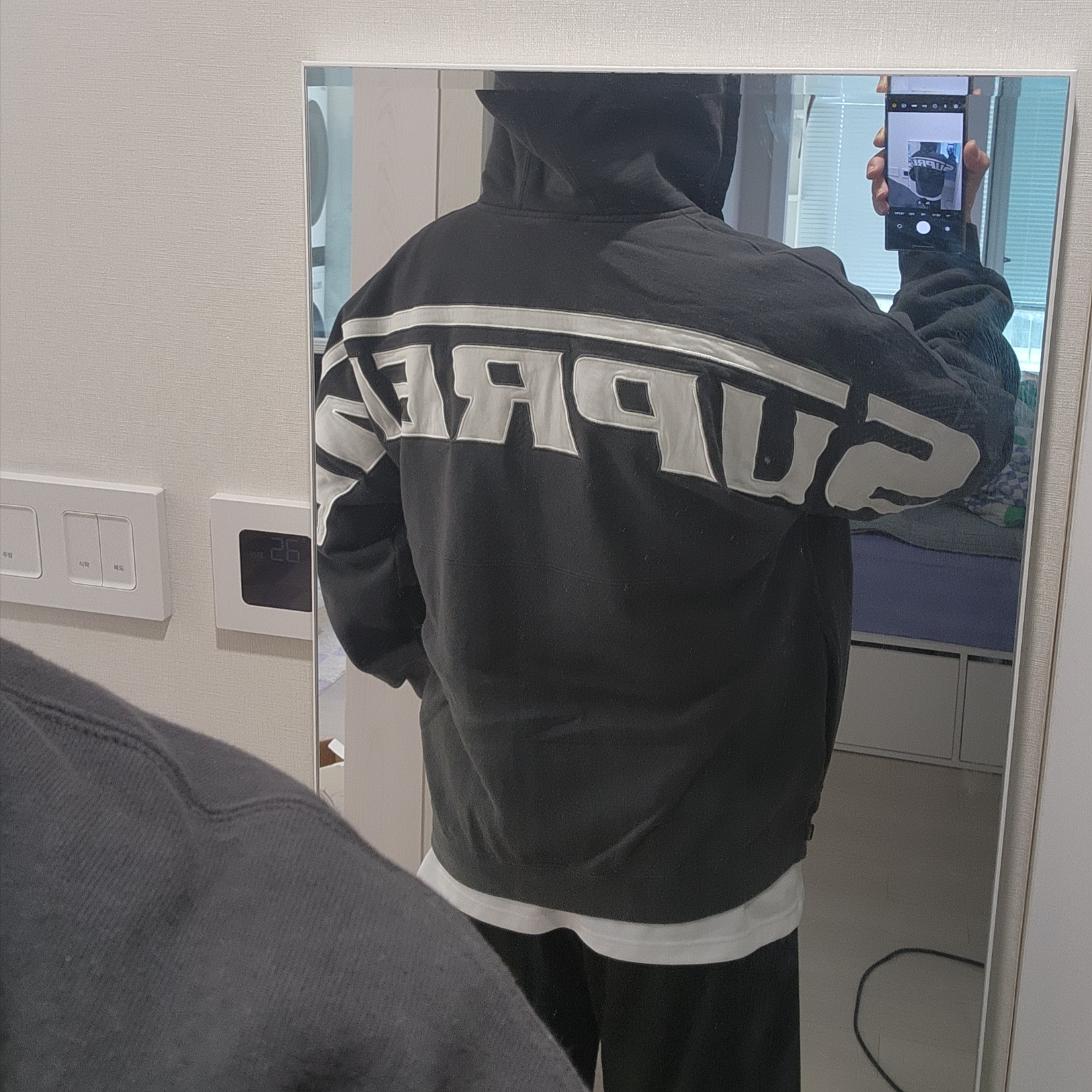 Supreme Wrapped Half Zip Hooded Sweatshirt Washed Black - 24SS 착용 스타일 - 3