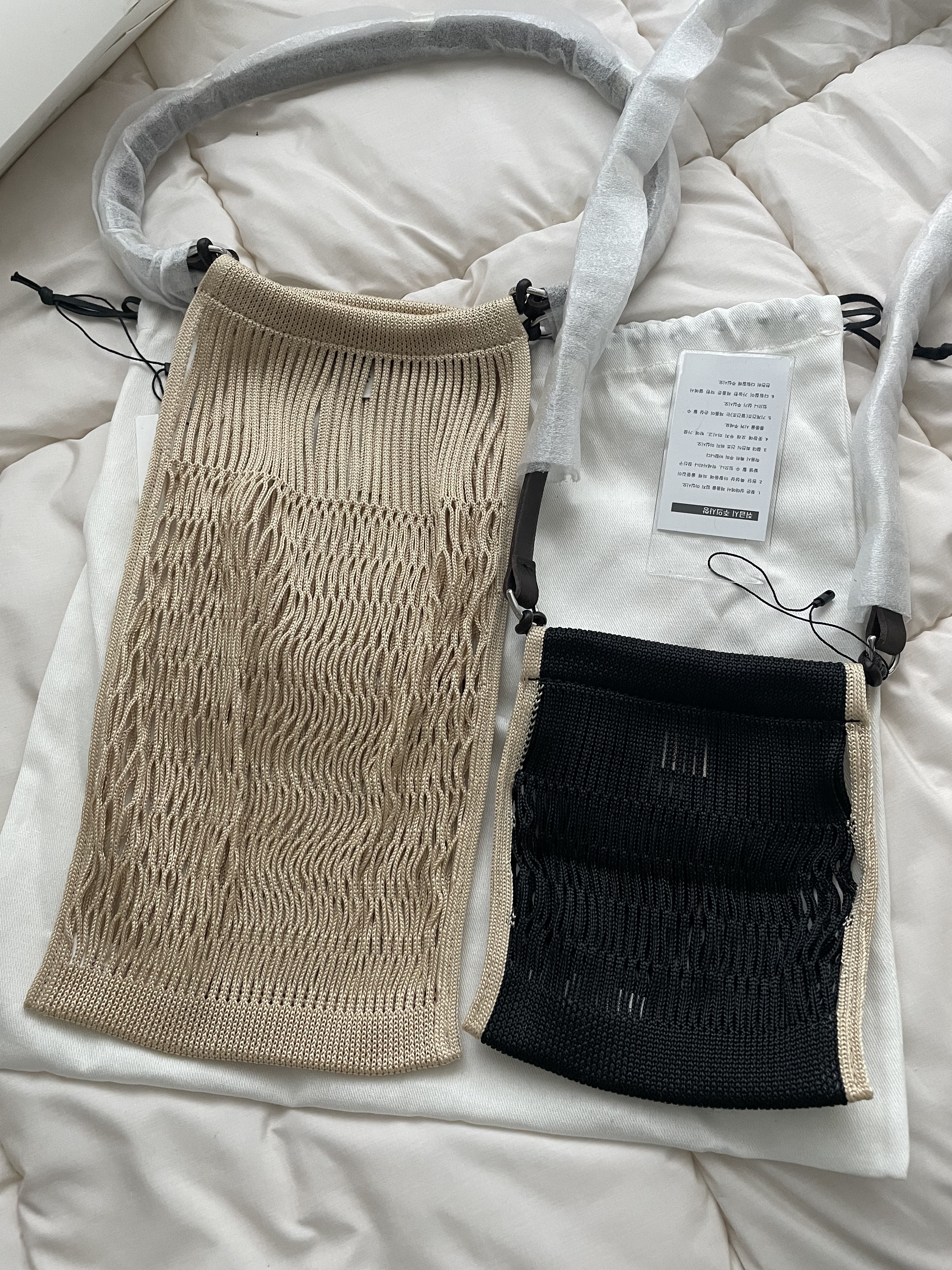 Lemaire Nylon Net Medium Filt Net Shopping Bag Light Beige, Lemaire Nylon Net Mini Crossbody Filt Net Bag Black 착용 스타일