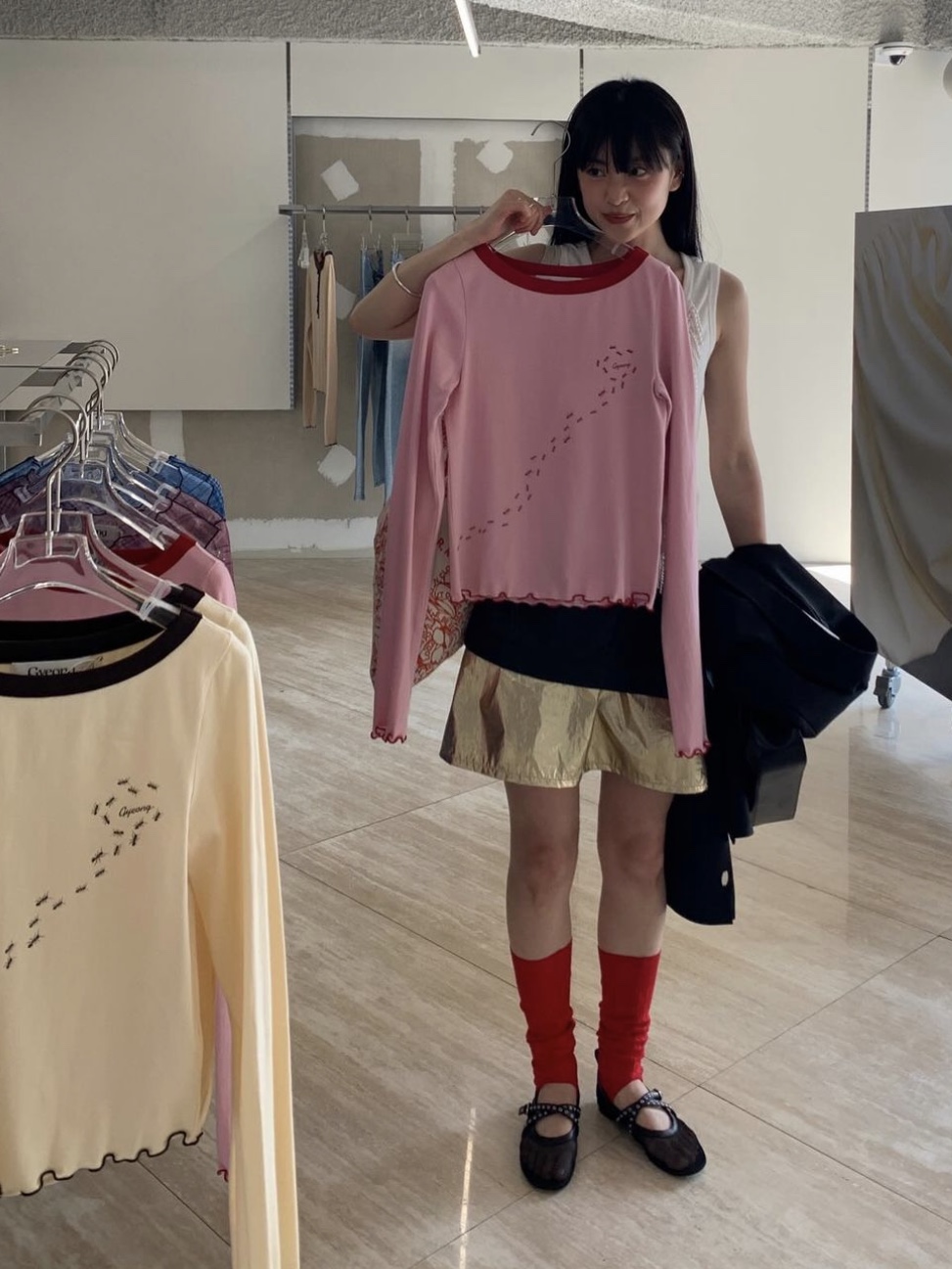 Gyeong Boat Neck Ants Long Sleeve Top Pink & Red, Gyeong Boat Neck Ants Long Sleeve Top Pale Yellow & Brown 착용 스타일