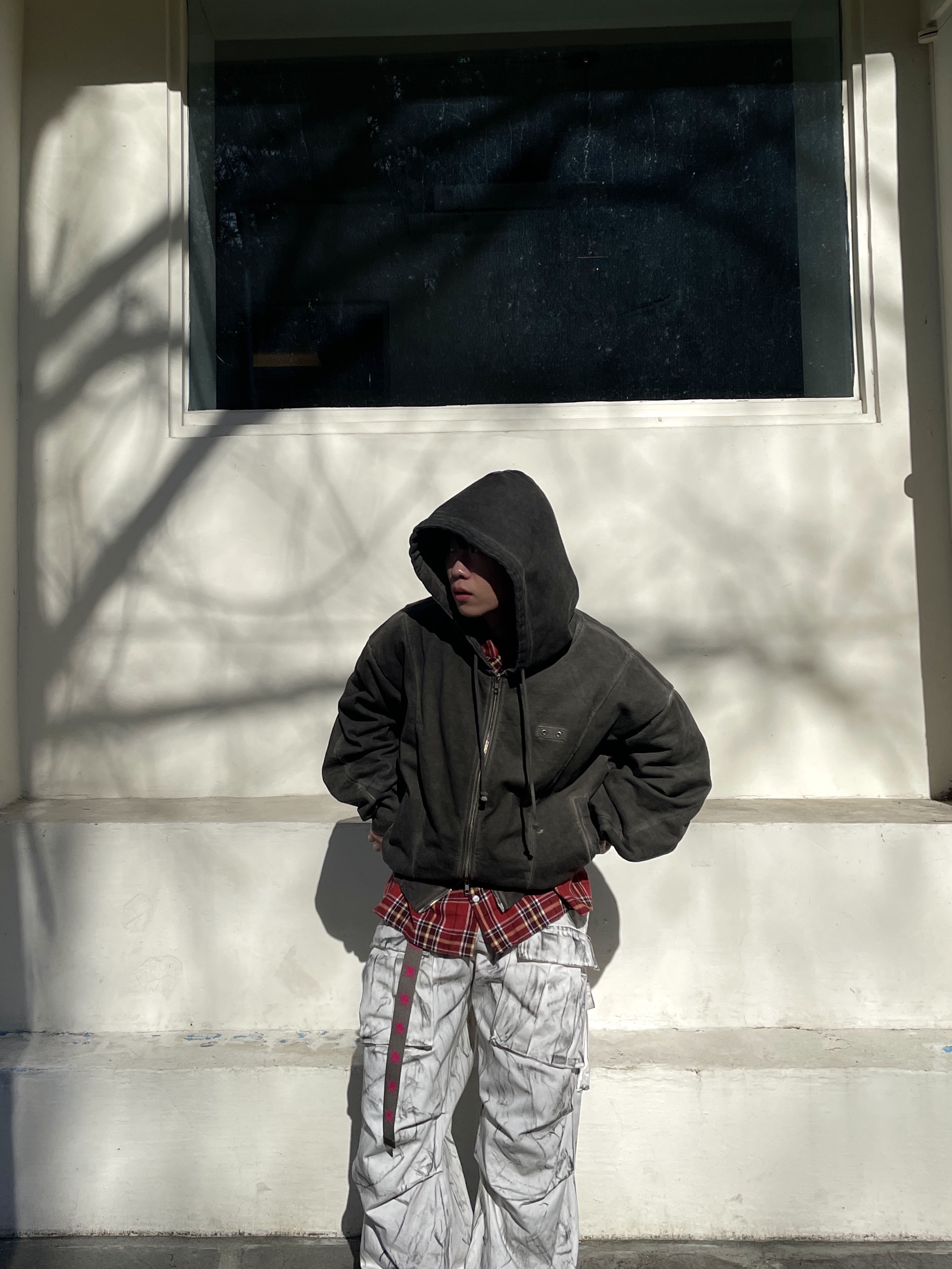 Nos Couleurs 01 Cargo Pants Dirty Washing 착용 스타일 - 3