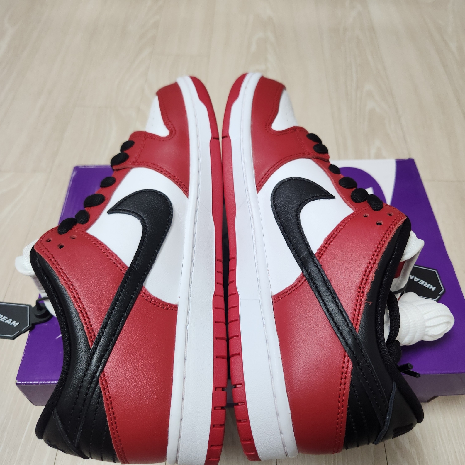 Nike SB Dunk Low Pro Chicago 착용 스타일 - 6