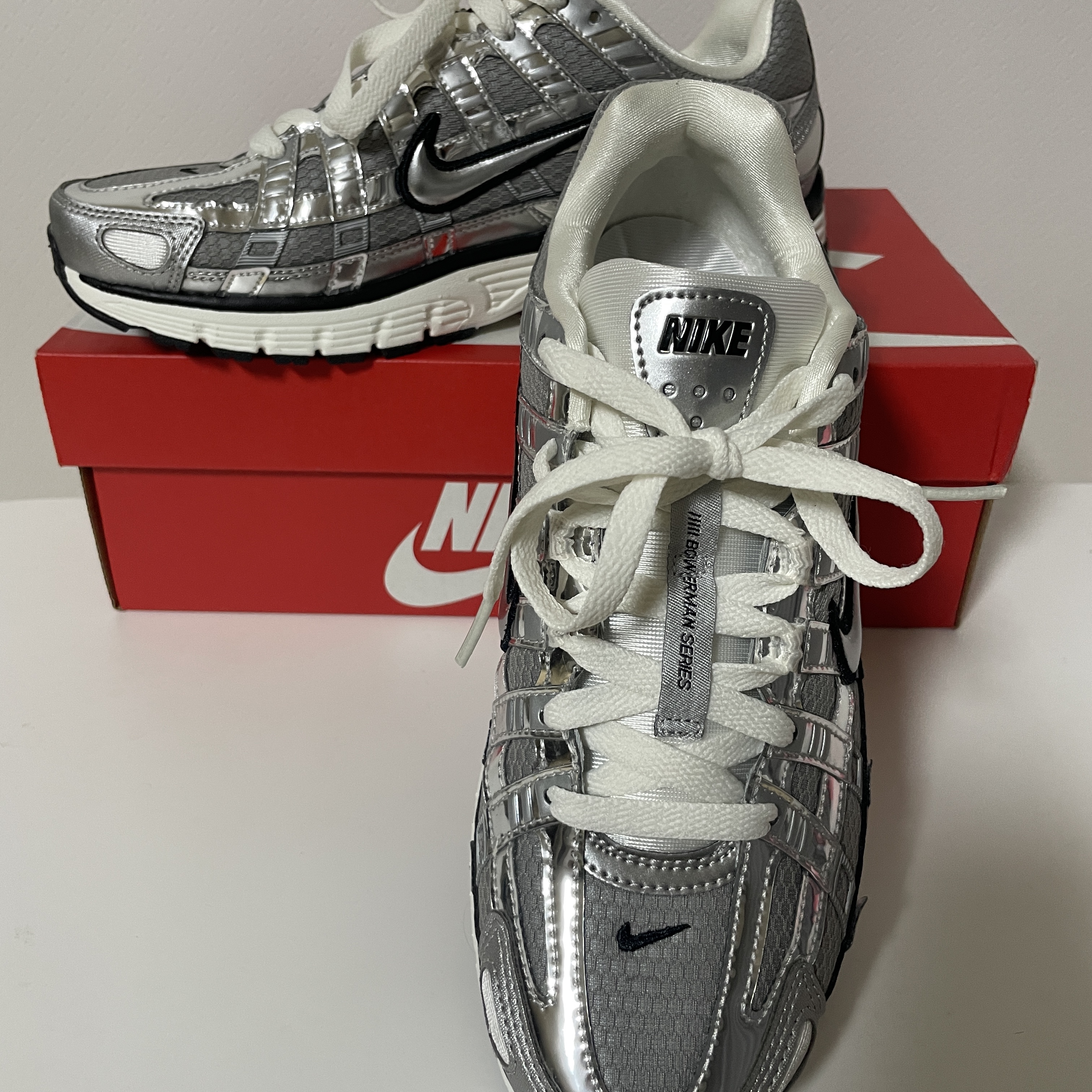 Nike P-6000 Metallic Silver 착용 스타일