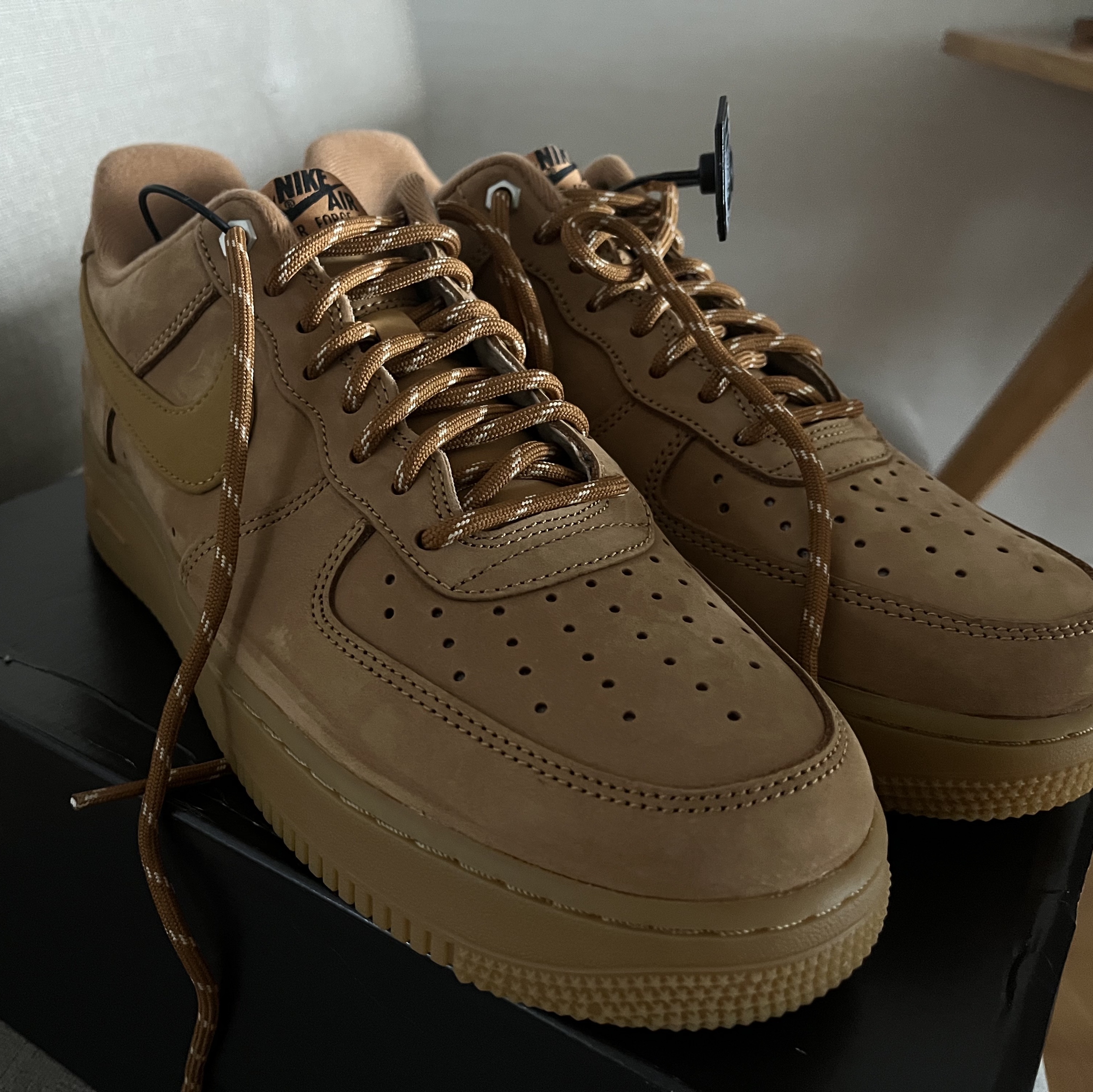 Nike Air Force 1 '07 WB Flax 착용 스타일 - 2