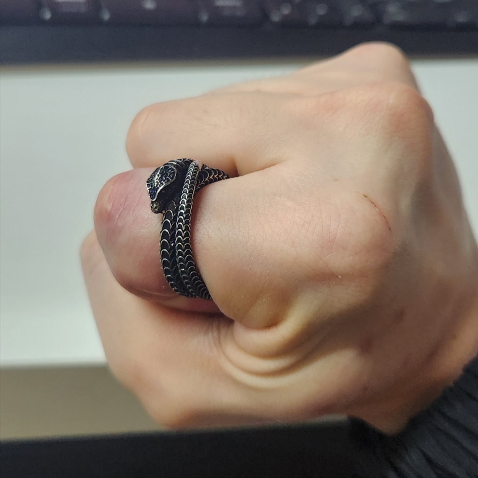 Gucci Garden Silver Snake Ring Silver Aged Finish 착용 스타일