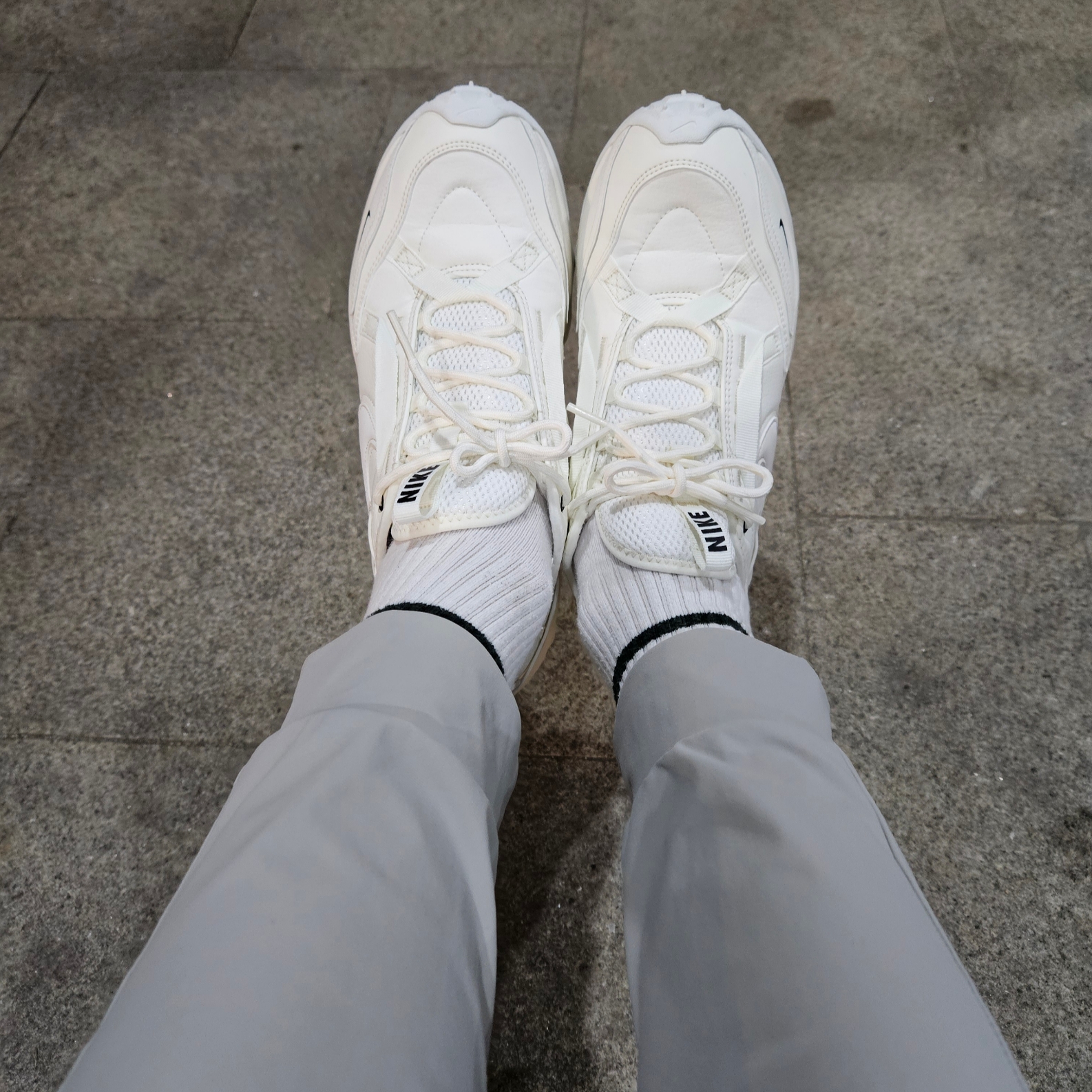 (W) Nike TC 7900 Summit White 착용 스타일 - 4