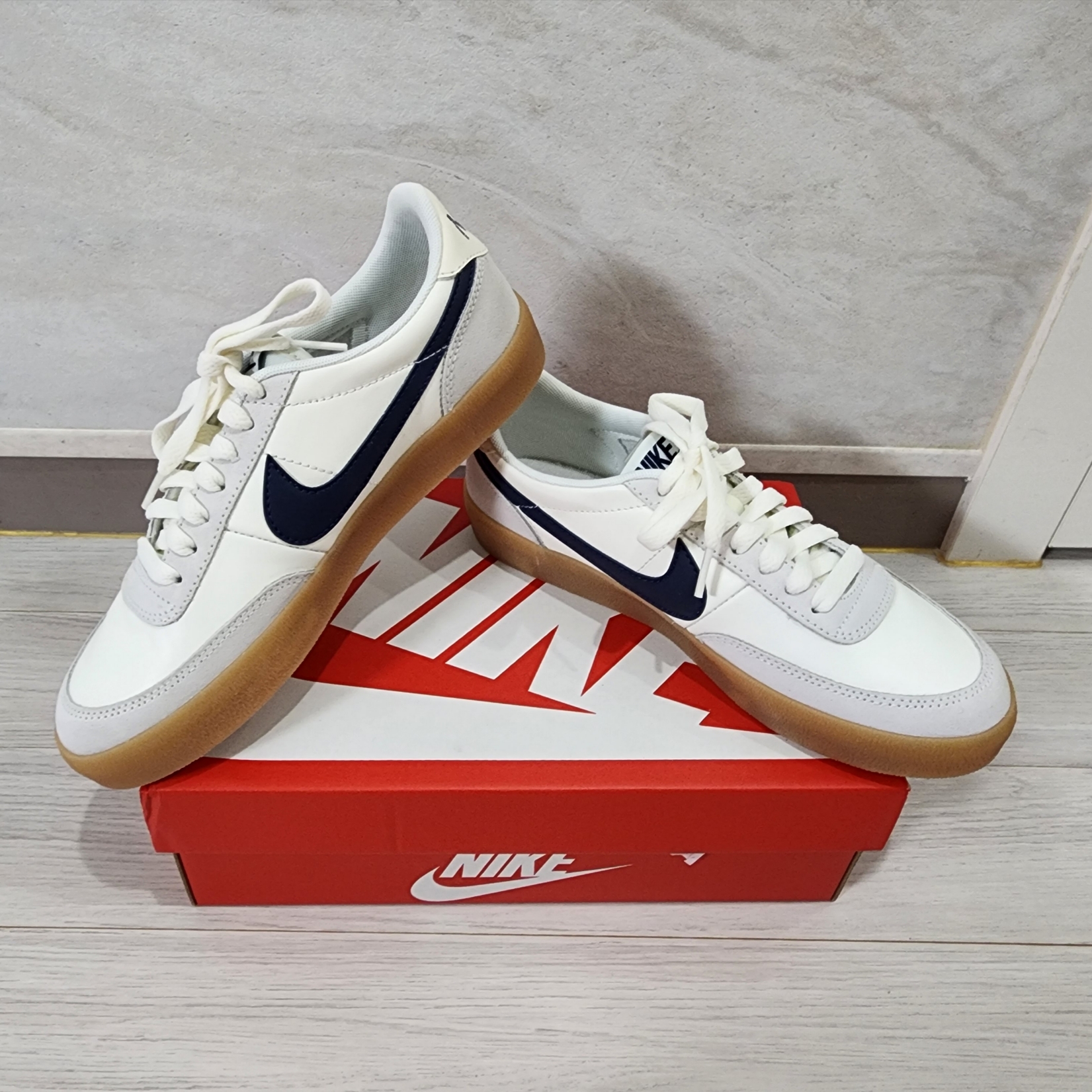 (W) Nike Killshot 2 Sail Midnight Navy 착용 스타일 - 1