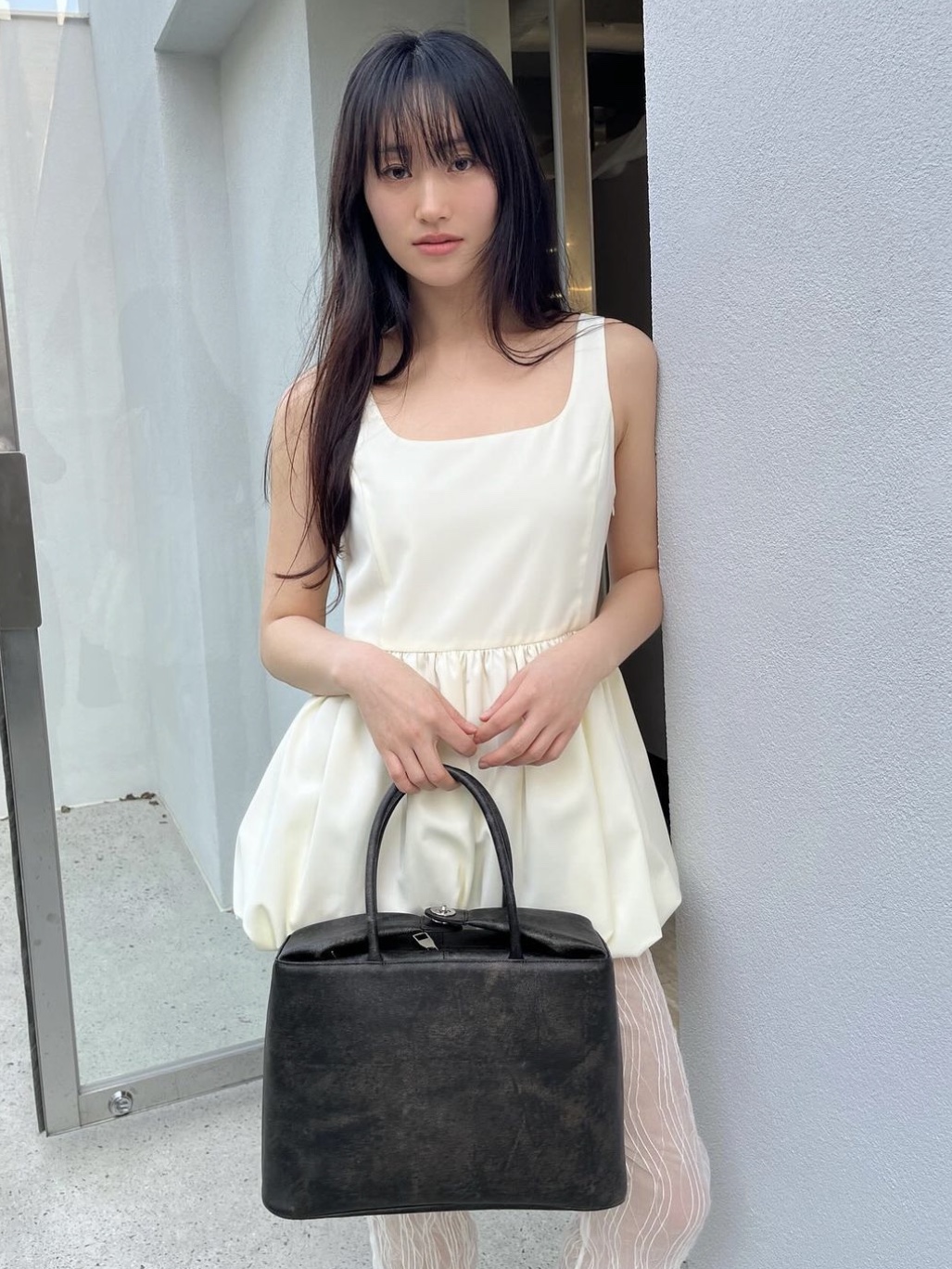 Gyeong Leather Bag Brown, Gyeong Leather Bag Black 착용 스타일