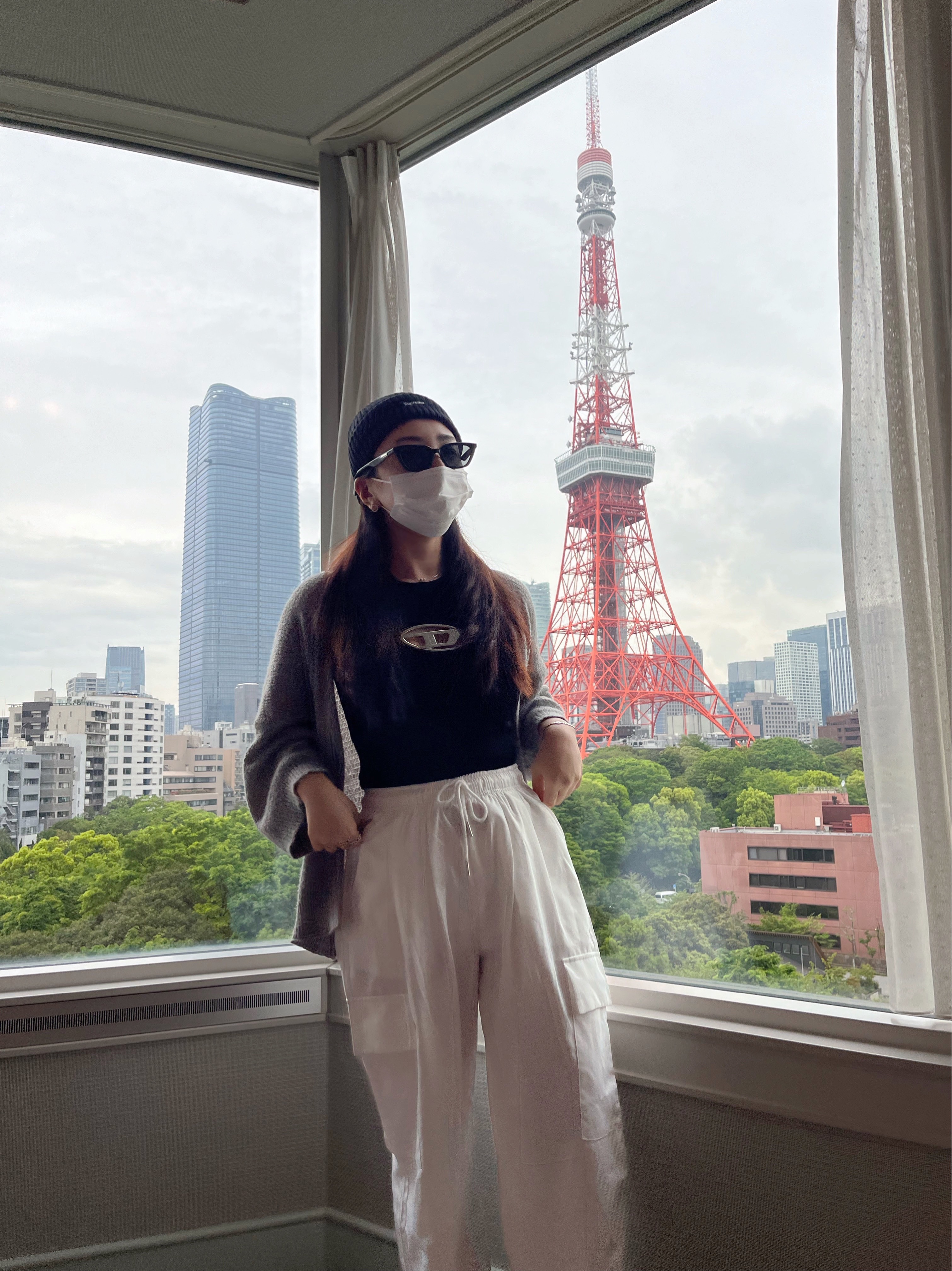 (W) Diesel M-Onerva-Top Cut-Out Knit Top with Logo Plaque Silver Black, Supreme Overdyed Beanie Black 착용 스타일