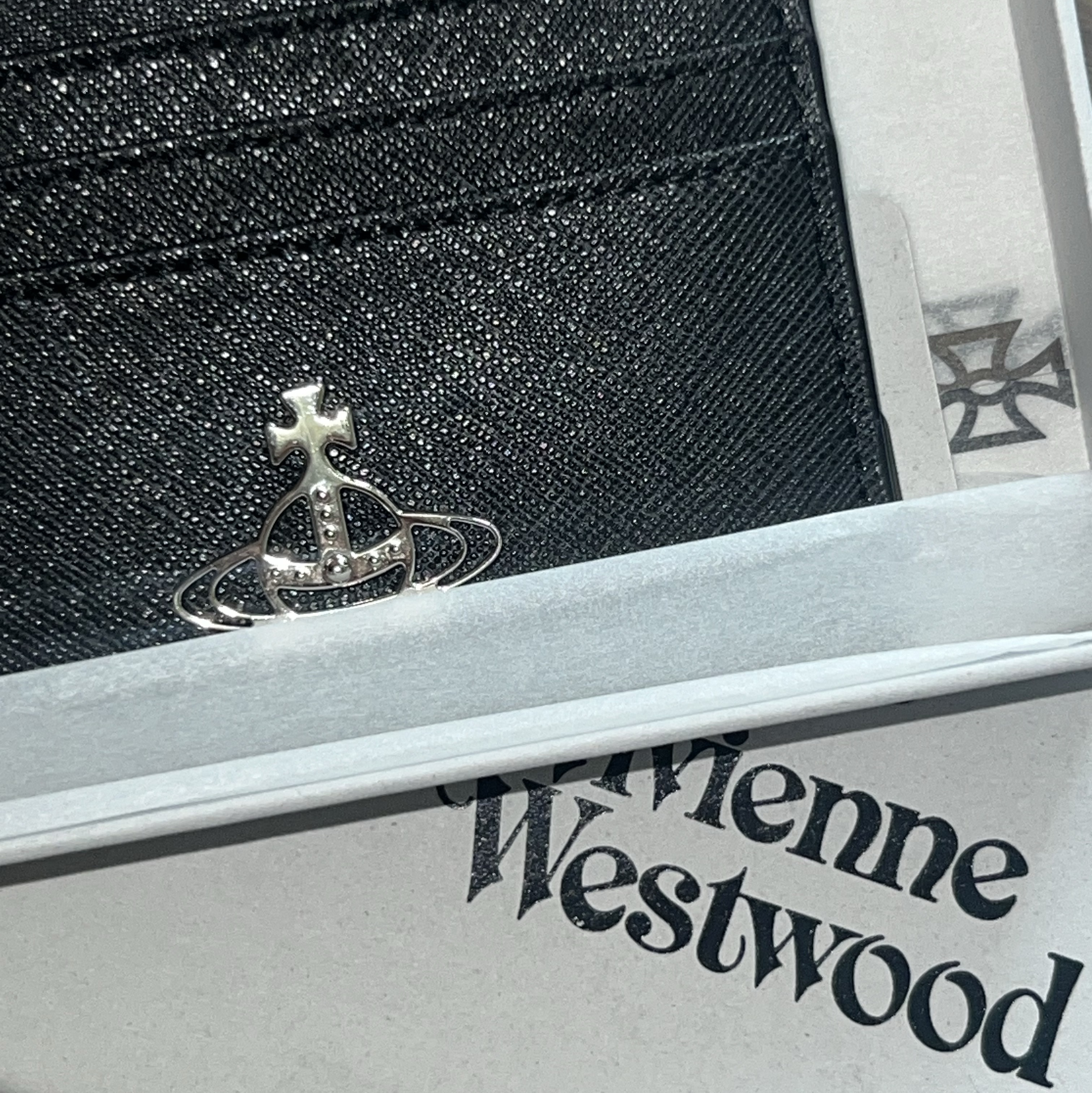 Vivienne Westwood Logo Card Holder Black 착용 스타일