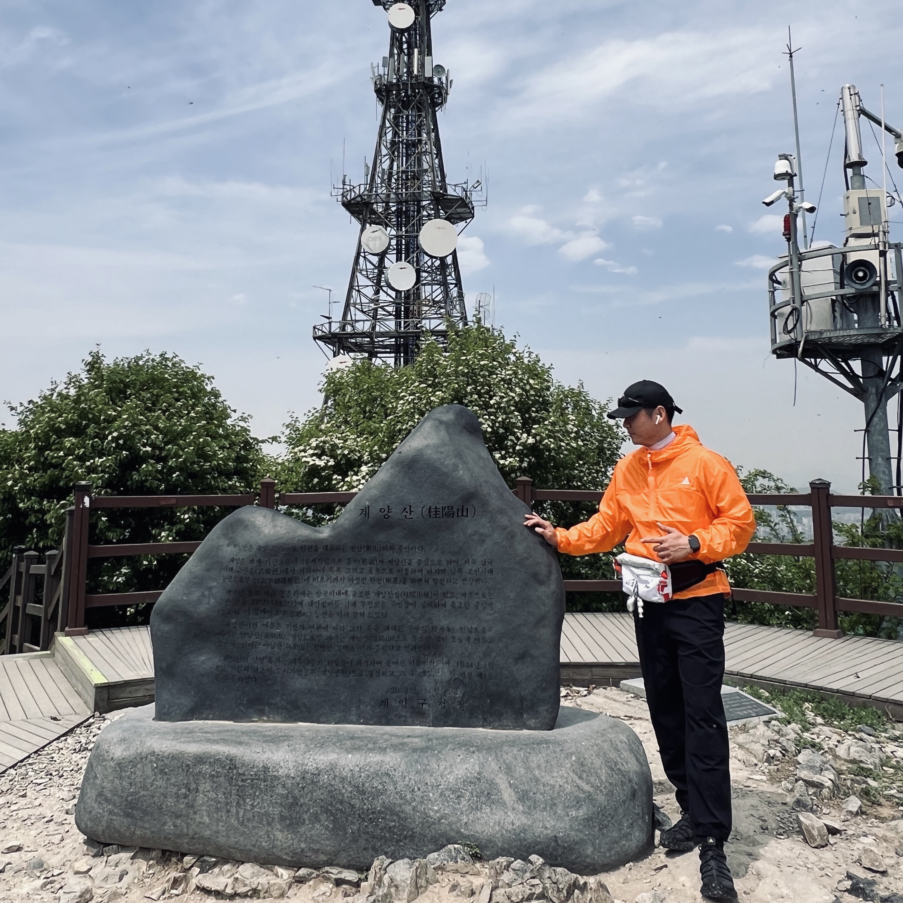 Nike ACG Windproof Cinder Cone Jacket Bright Mandarin - Asia, Oakley Eye Jacket Redux Matte Black Frame Prizm Grey Lenses High Bridge Fit 착용 스타일 - 3