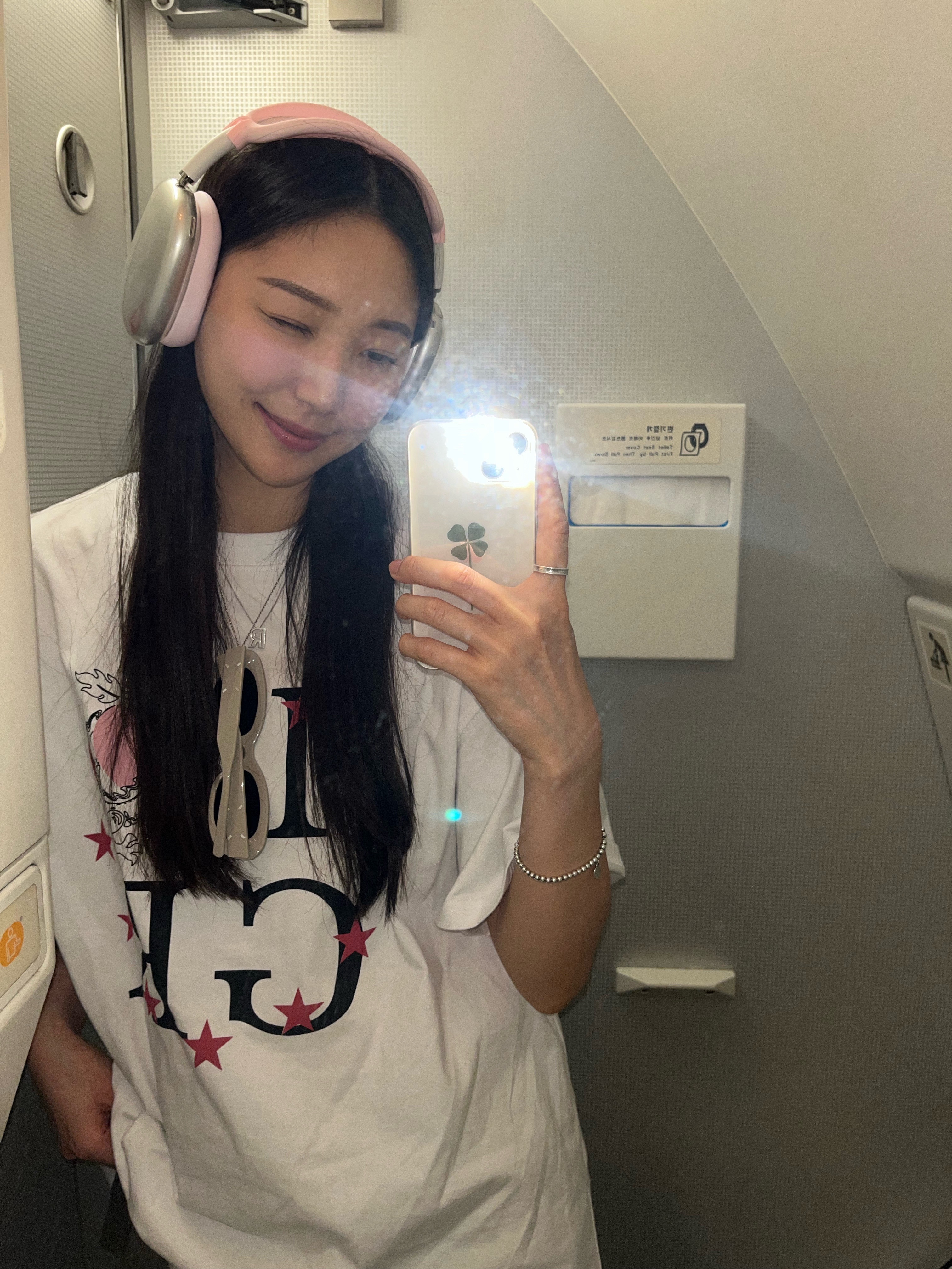 Gentle Monster x Maison Margiela MM004 Grey Black, Apple AirPods Max Lightning Silver (Korean Ver.) 착용 스타일