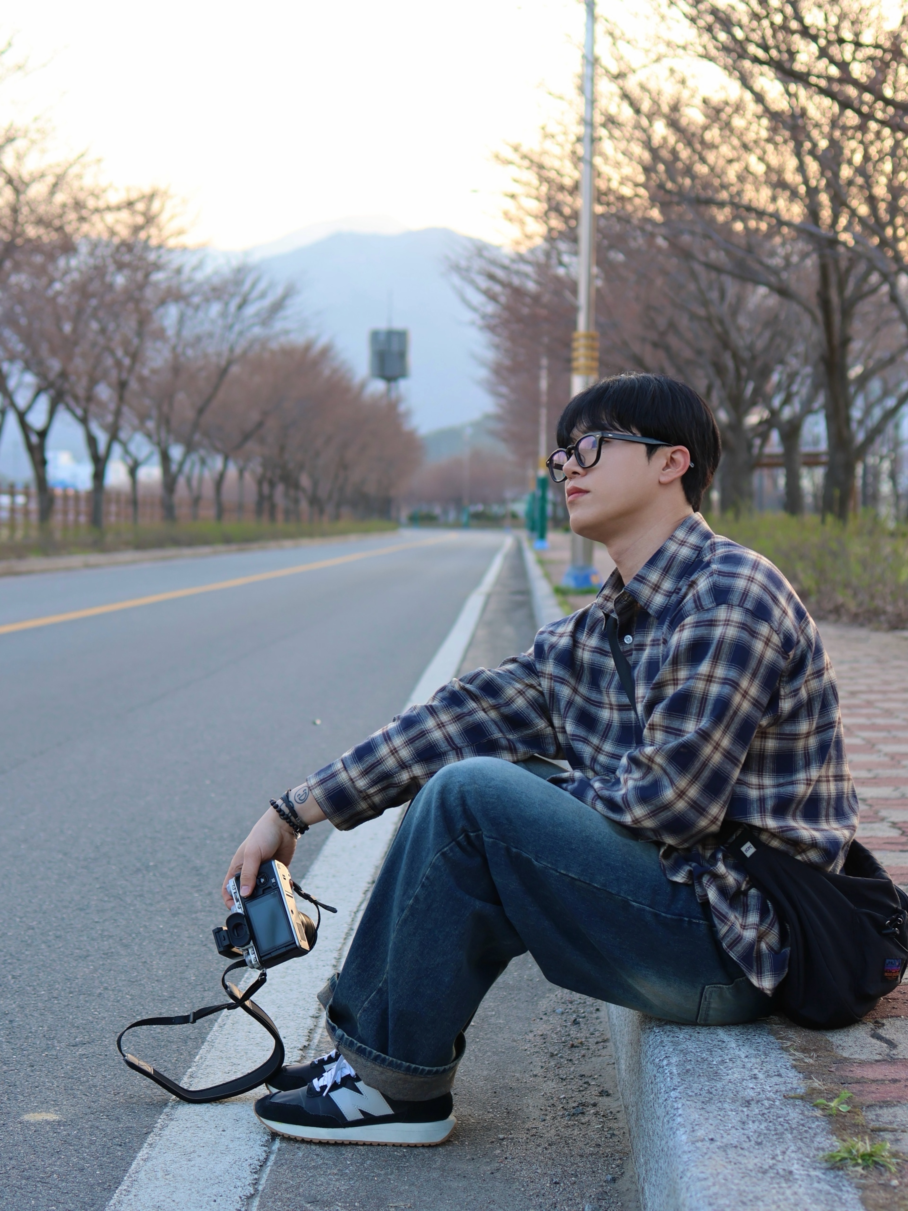 New Balance 237 Black Ivory, Fujifilm X100VI Silver (Korean Ver.) 착용 스타일 - 3