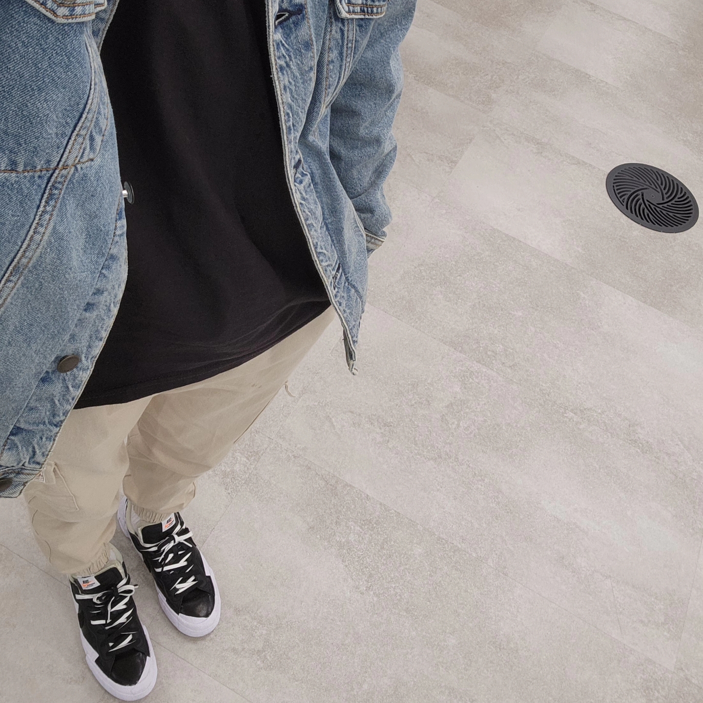 Nike x Sacai Blazer Low Black Patent Leather 착용 스타일 - 1