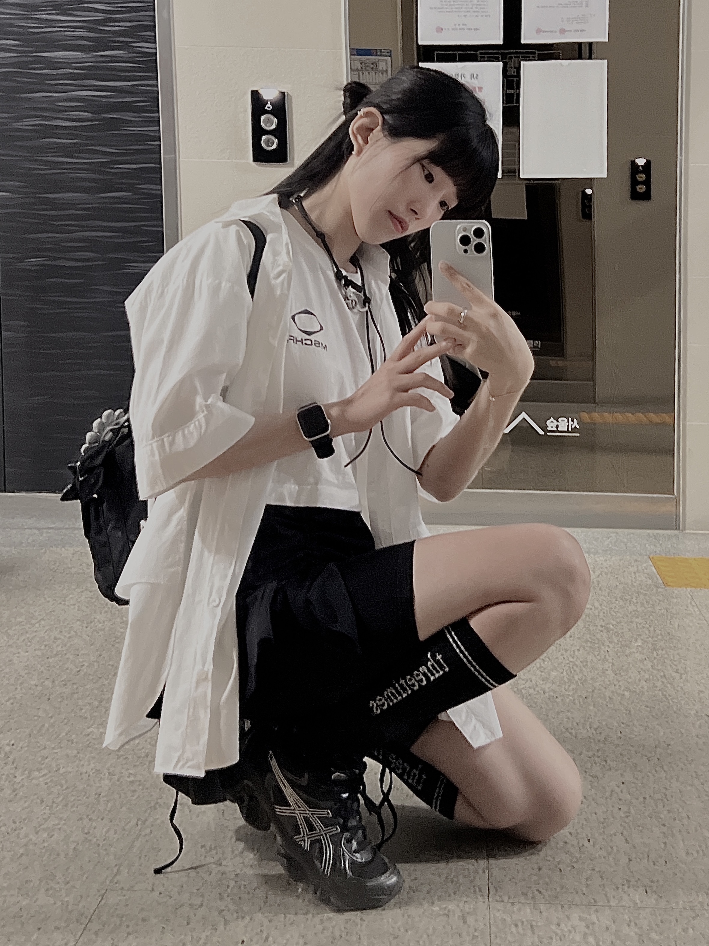 Asics Gel-Quantum Kinetic Graphite Grey Black, Prada Re-Nylon Small Backpack Black 착용 스타일 - 2