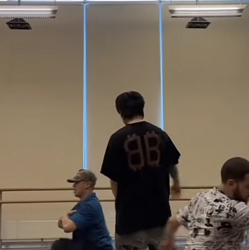 Balenciaga Oversized Crypto T-Shirt Faded Black 착용 스타일 - 4