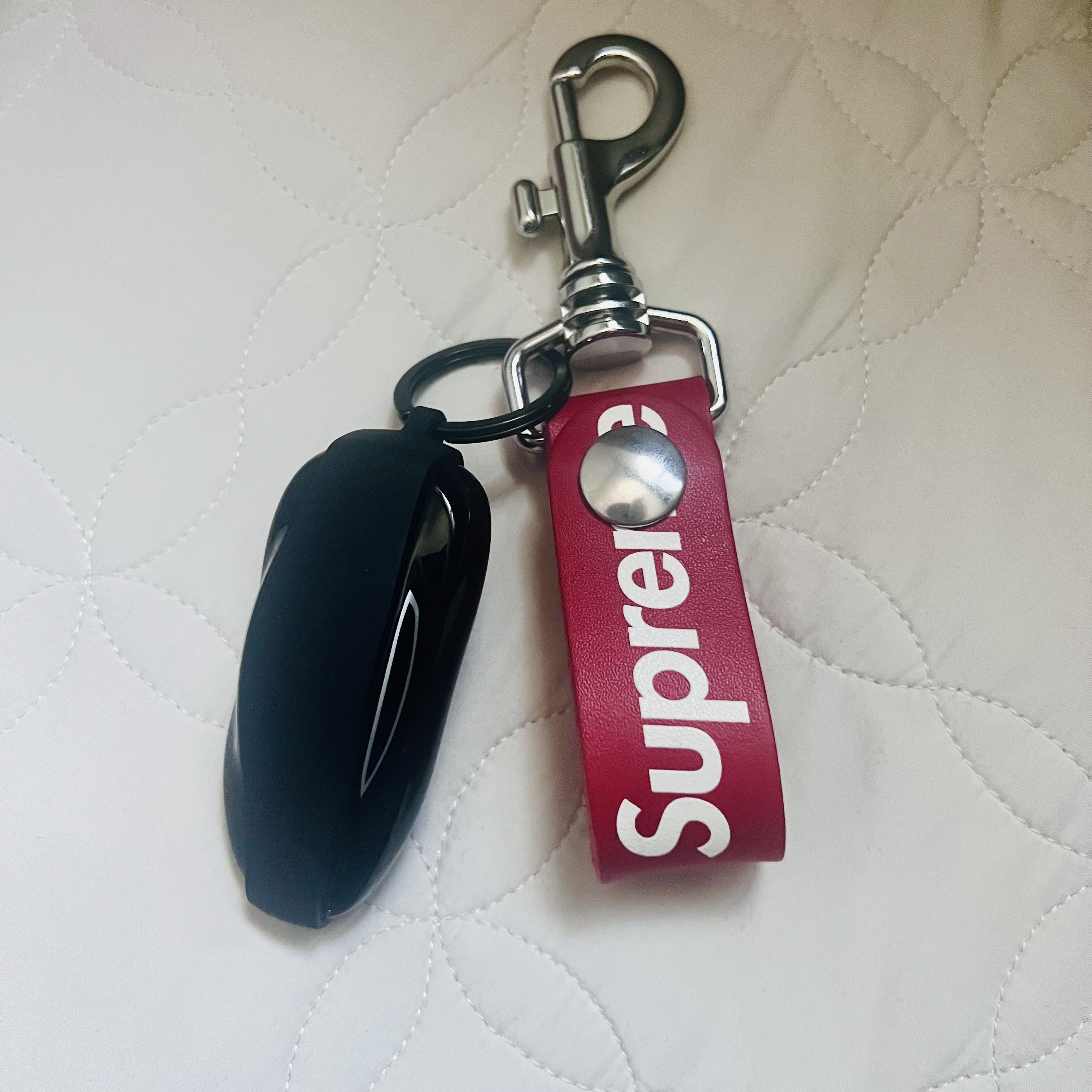 Supreme Leather Key Loop Red - 21SS 착용 스타일
