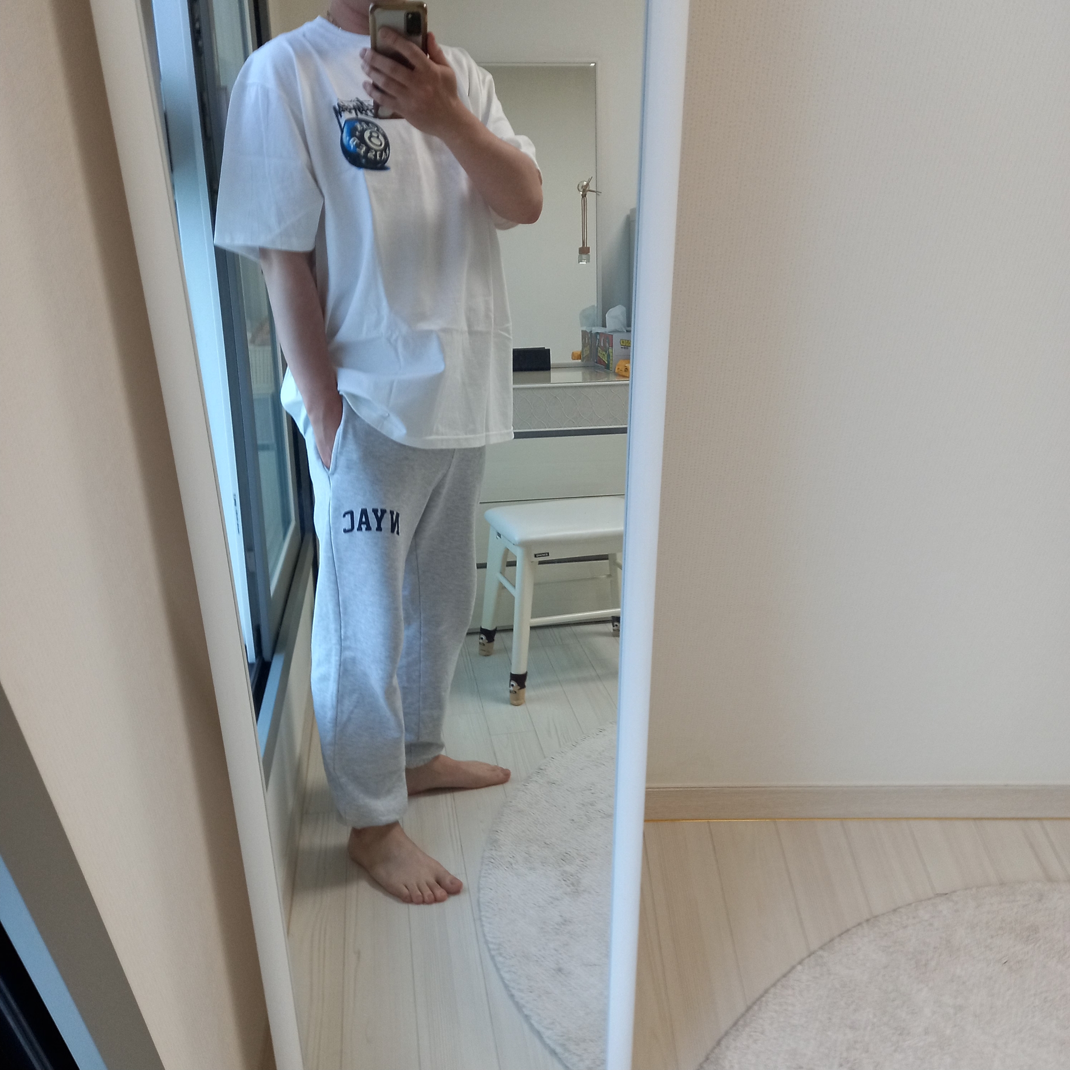Stussy x Born X Raised 8 Ball T-Shirt White, (W) Lululemon Soft Embroidered Baller Hat Black 착용 스타일 - 1