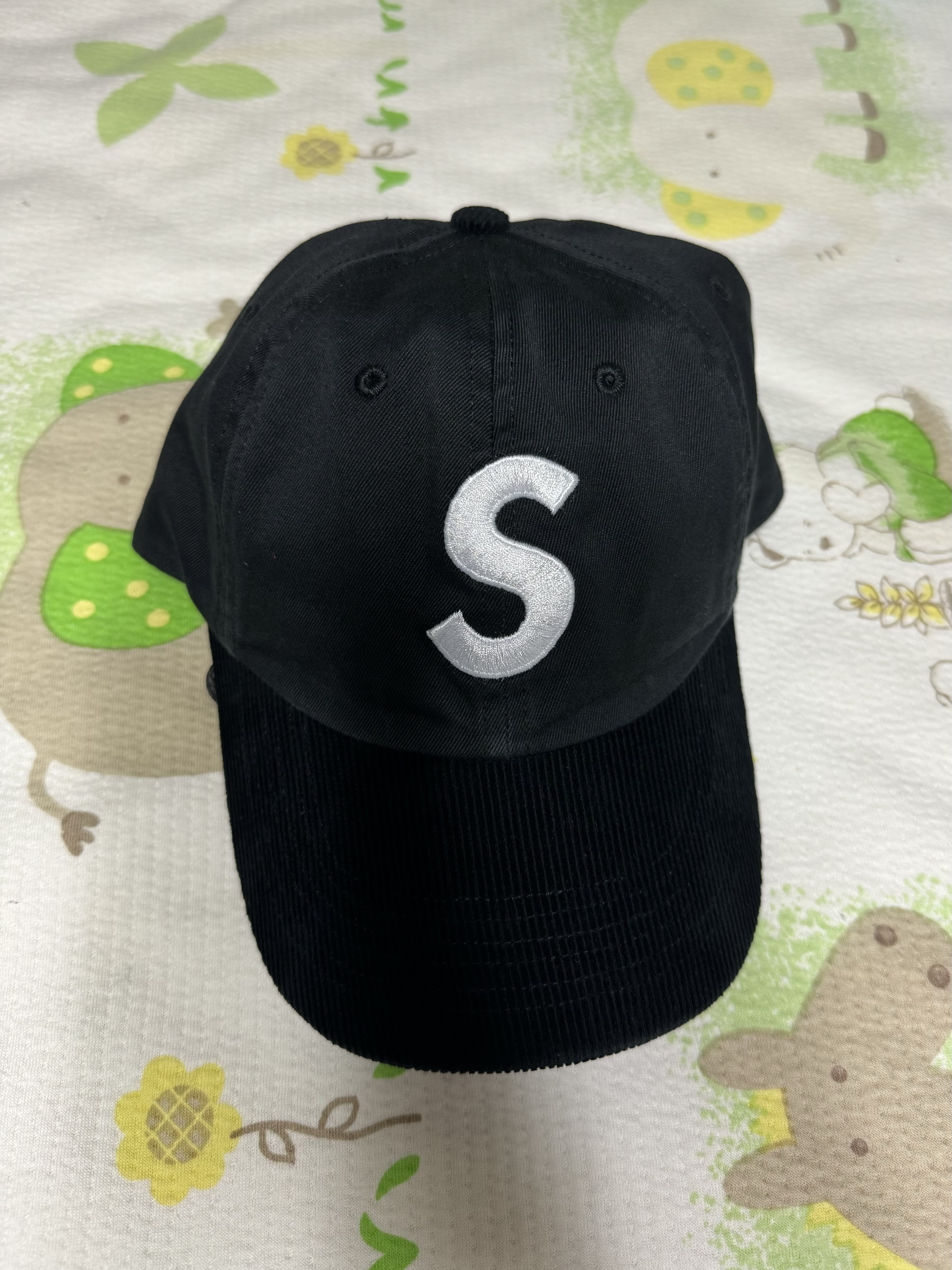 Supreme 2-Tone S Logo 6-Panel Black - 24SS 착용 스타일
