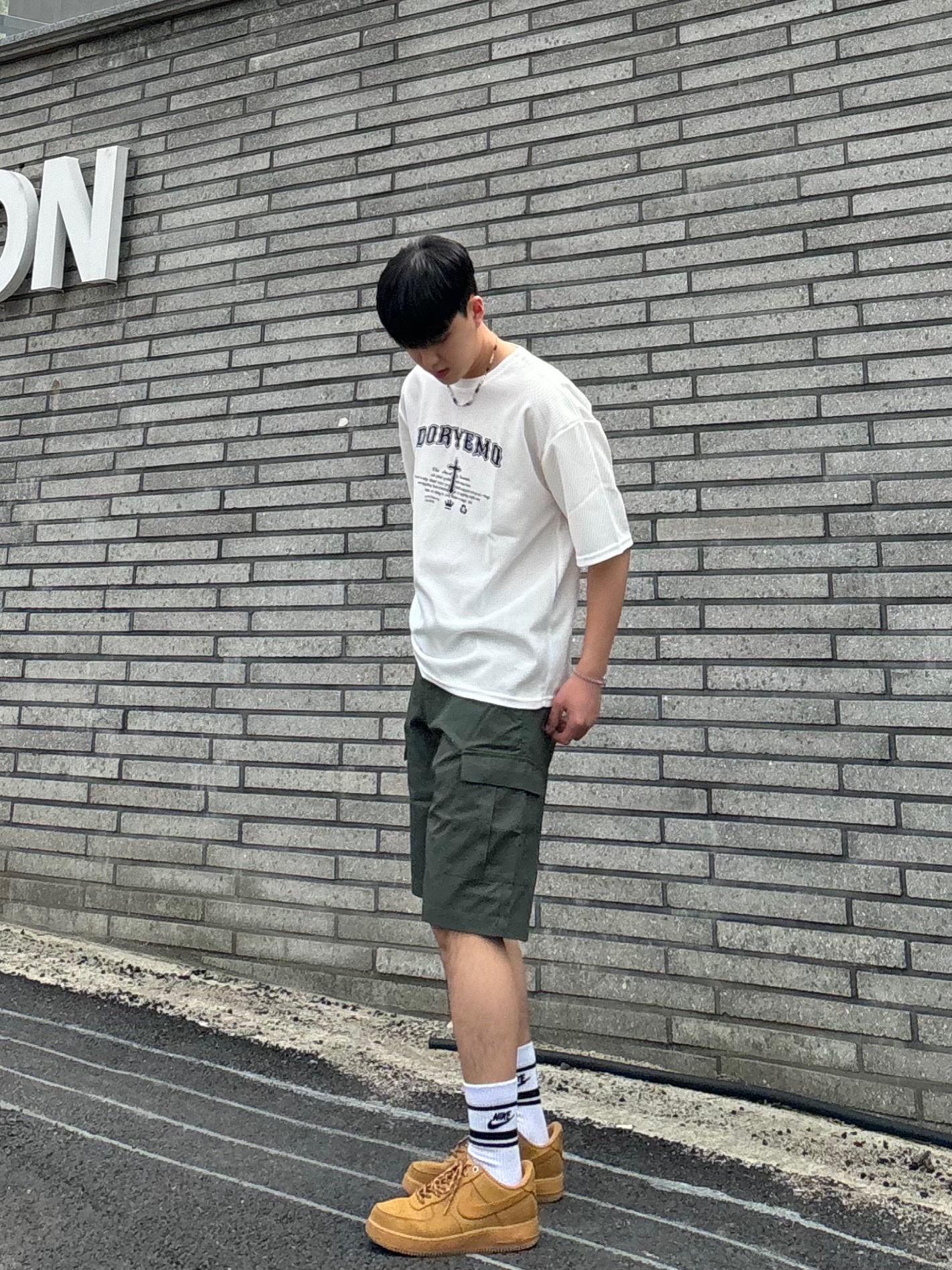 Nike Air Force 1 '07 WB Flax 착용 스타일 - 3