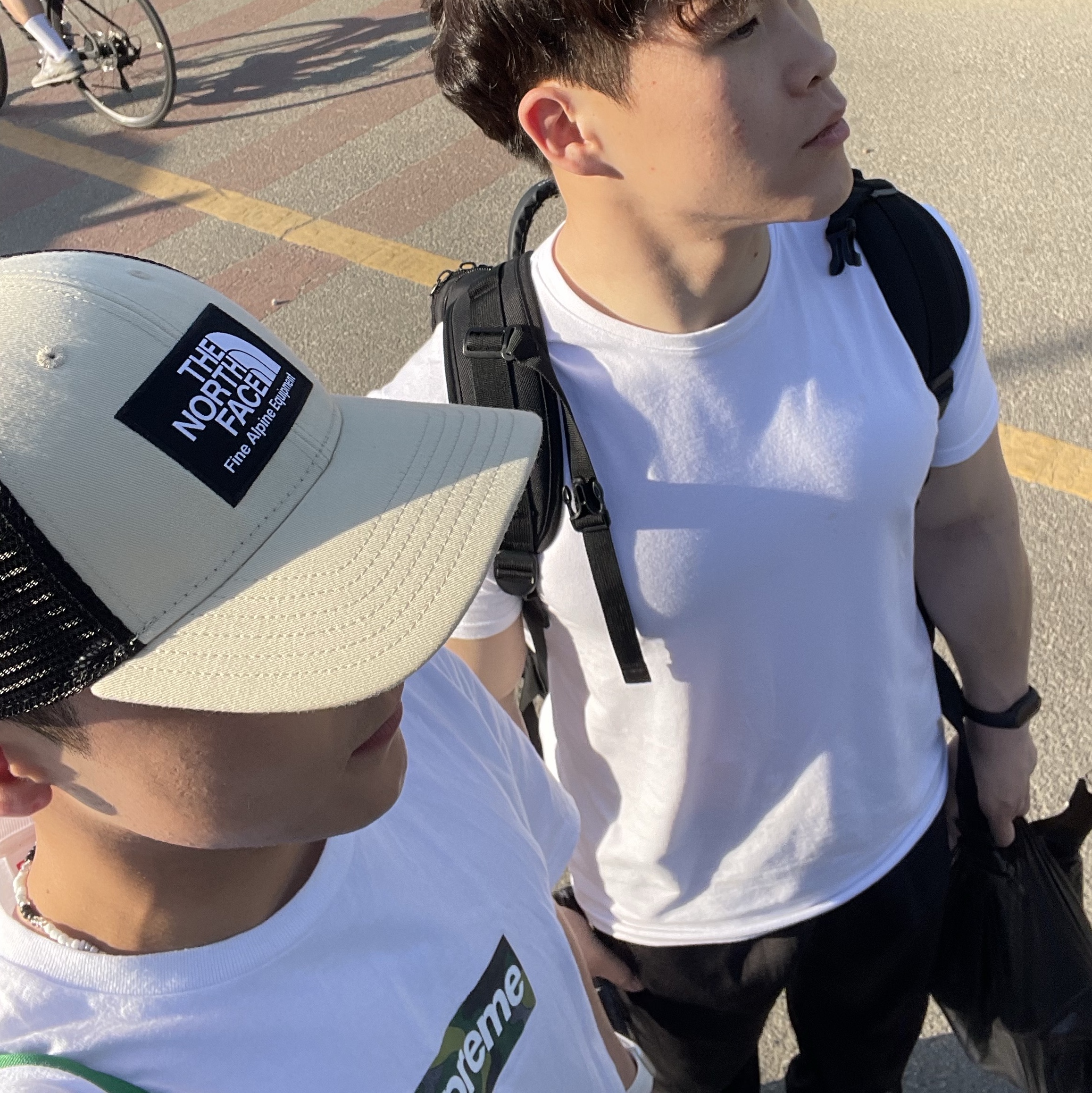 Supreme Box Logo T-Shirt White - 23FW, Supreme Small Box T-Shirt White - 24SS 착용 스타일 - 2