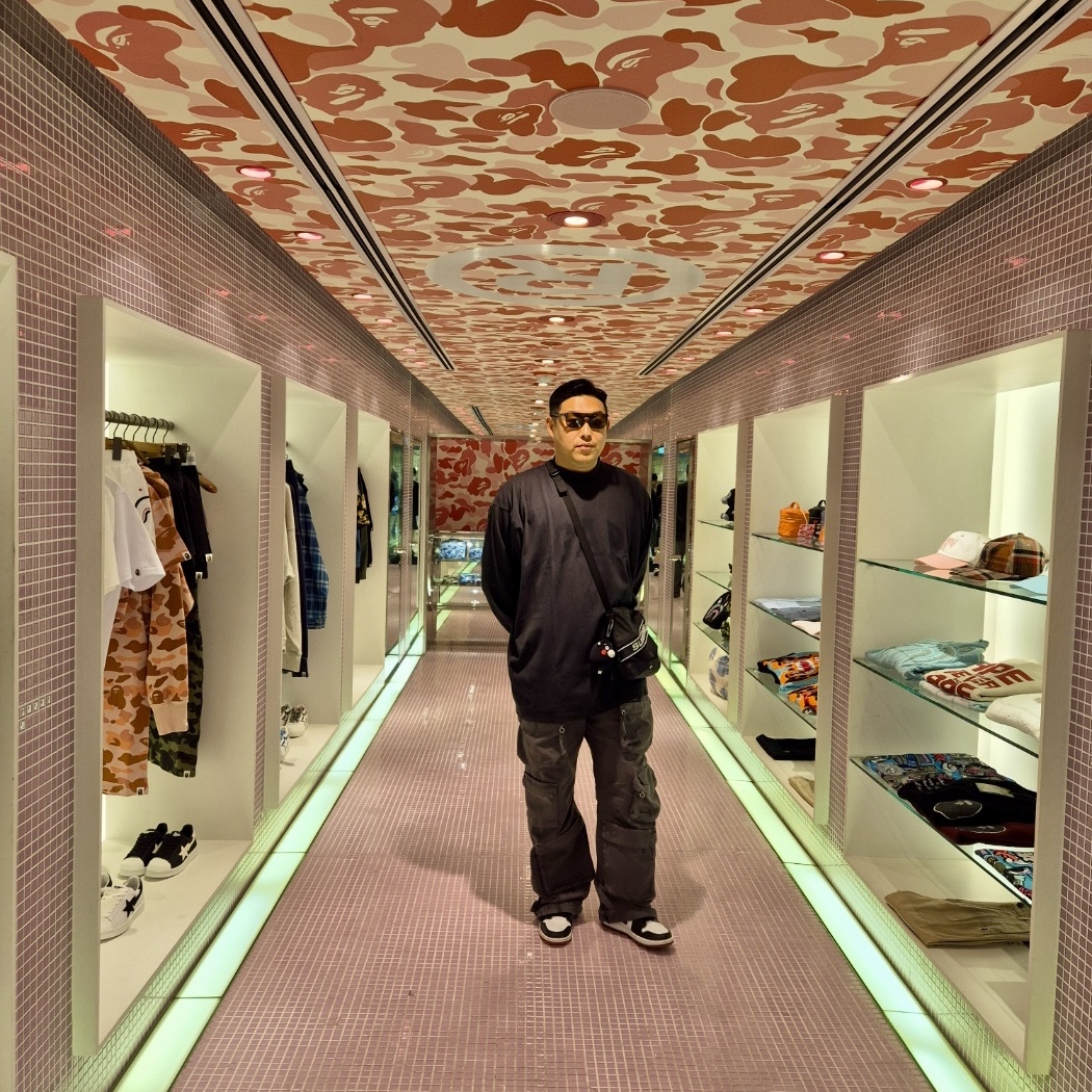 Yeezy Gap Engineered By Balenciaga Dove Long Sleeve T-Shirt Black 착용 스타일 - 2