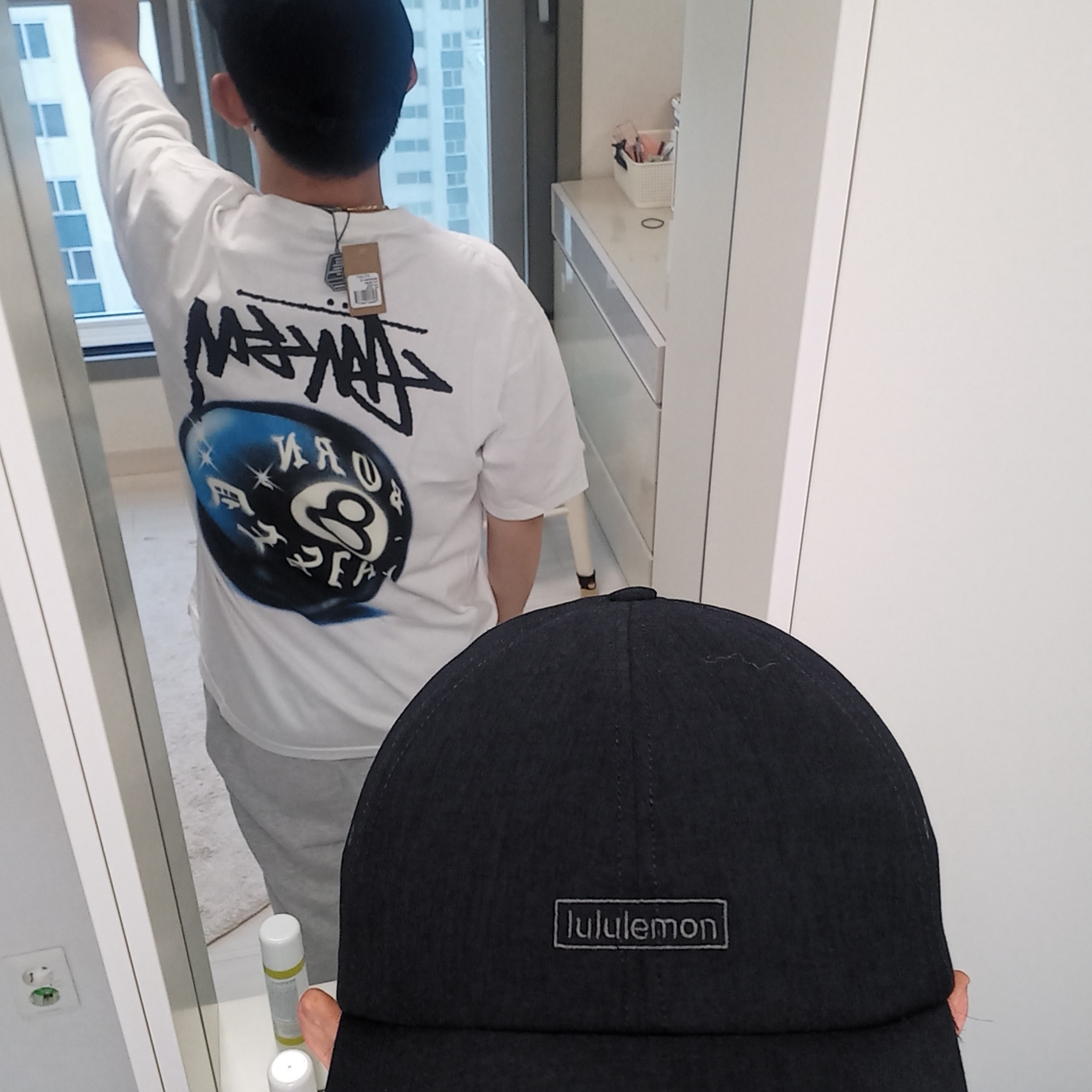 Stussy x Born X Raised 8 Ball T-Shirt White, (W) Lululemon Soft Embroidered Baller Hat Black 착용 스타일 - 3