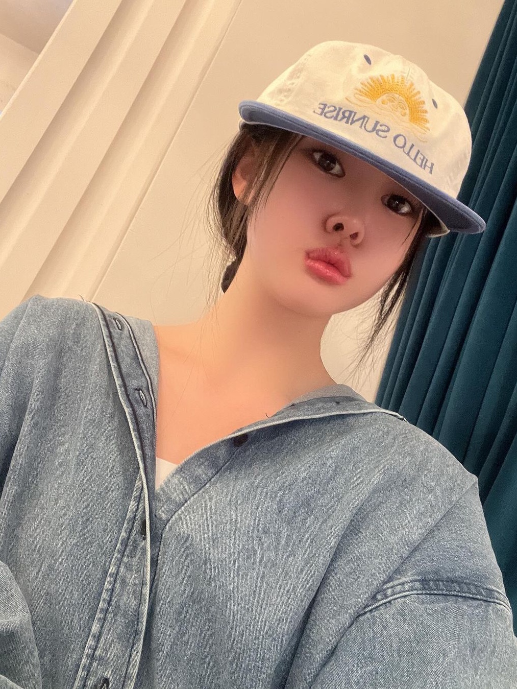 Hello Sunrise  Two Tone Washed OG Logo 6panel Cap Off White & Black 착용 스타일