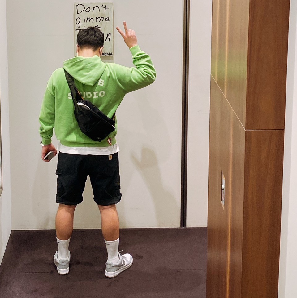 IAB Studio Pigment Hoodie & Sack Apple Green, Porter PX Tanker Waist Bag Black 착용 스타일