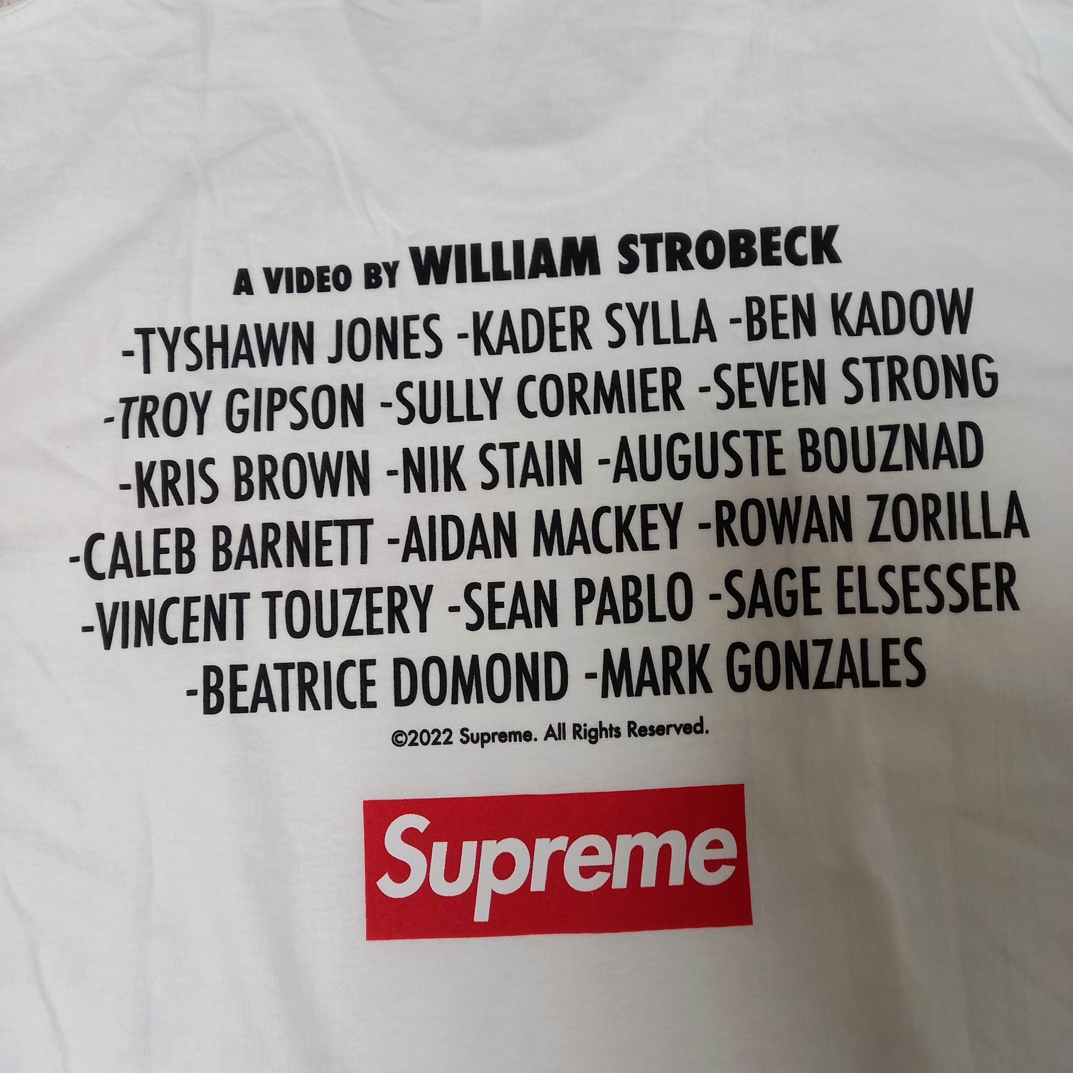 Supreme Play Dead T-Shirt White - 22FW, Supreme 2-Tone S Logo 6-Panel Stone - 24SS 착용 스타일 - 7