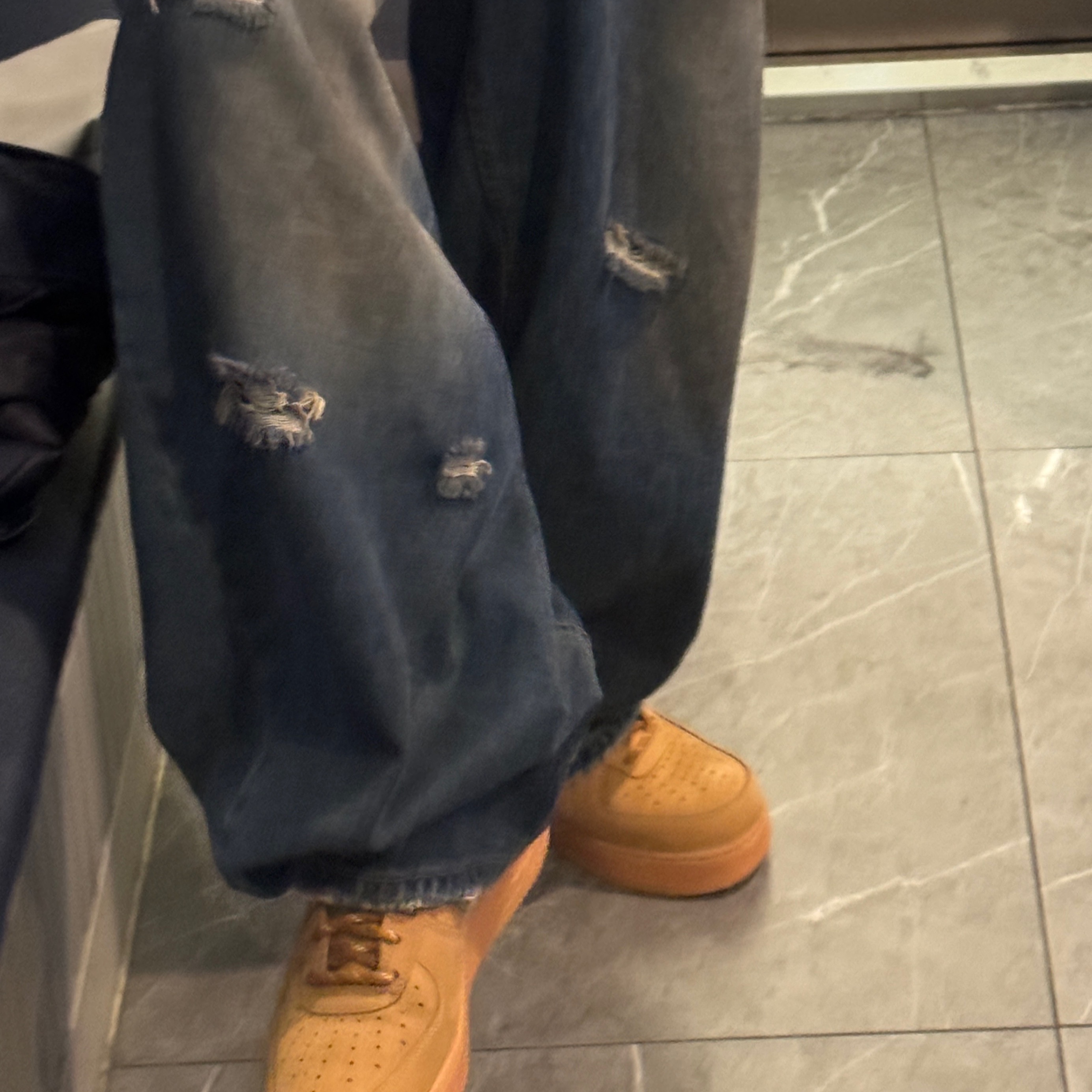 Nike Air Force 1 '07 WB Flax 착용 스타일